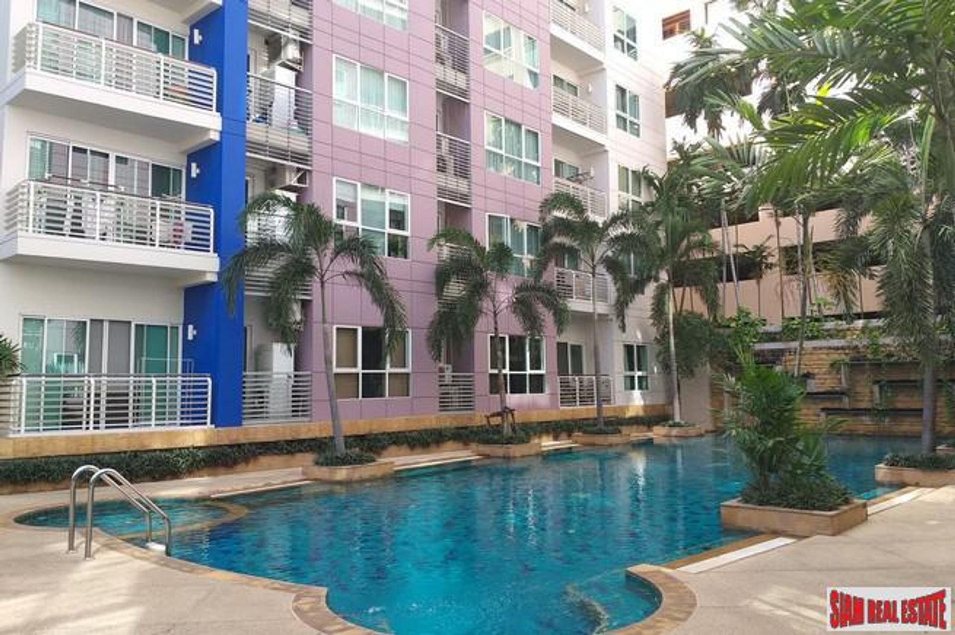 Condominium in Watthana, Krung Thep Maha Nakhon 10878443