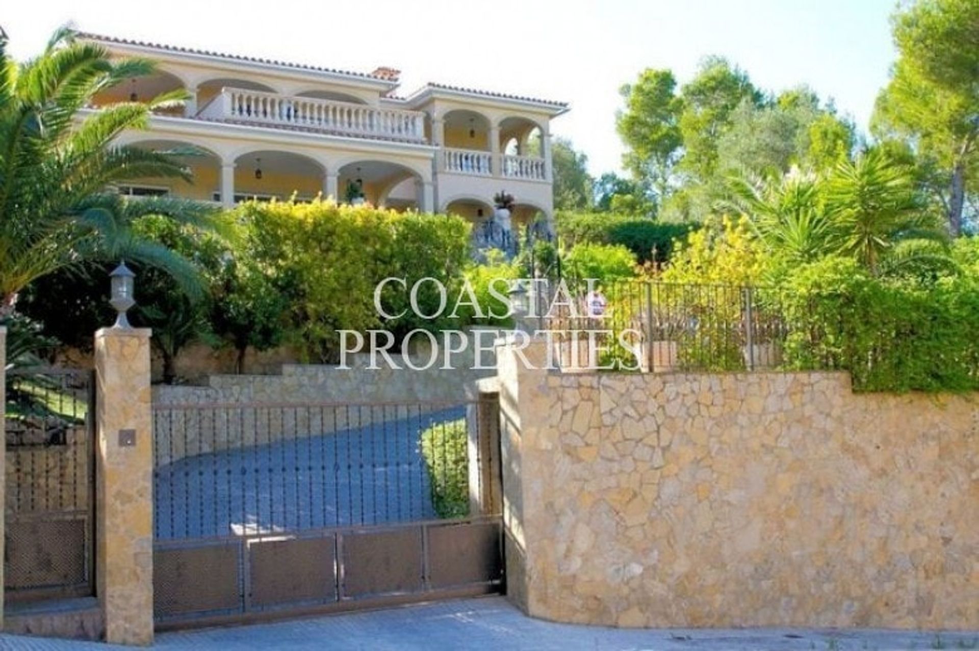 House in Calvia, Balearic Islands 10881145