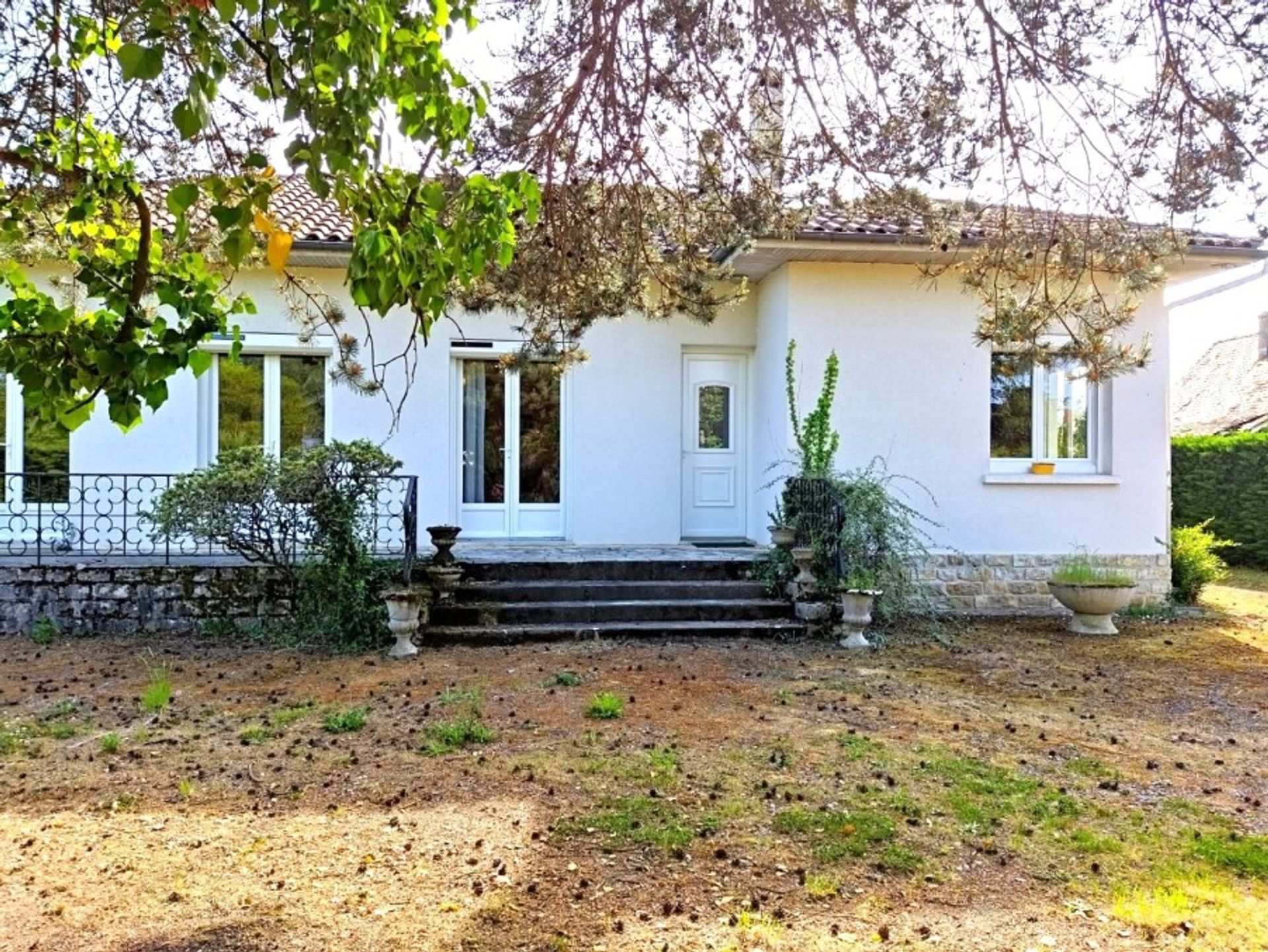 House in Montpon-Menesterol, Nouvelle-Aquitaine 10882120