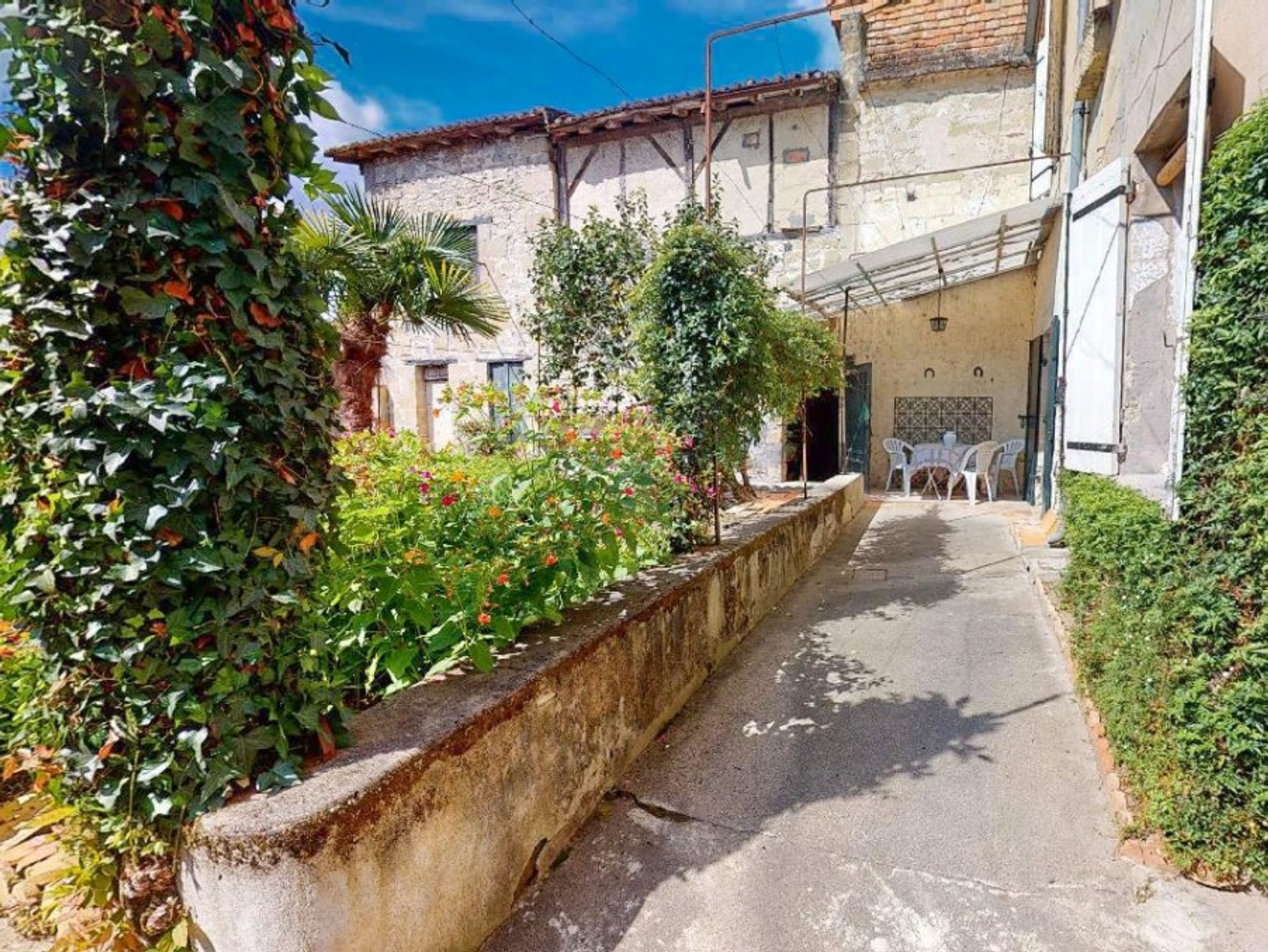 House in Saint-Barthélémy-d'Agenais, Nouvelle-Aquitaine 10882401