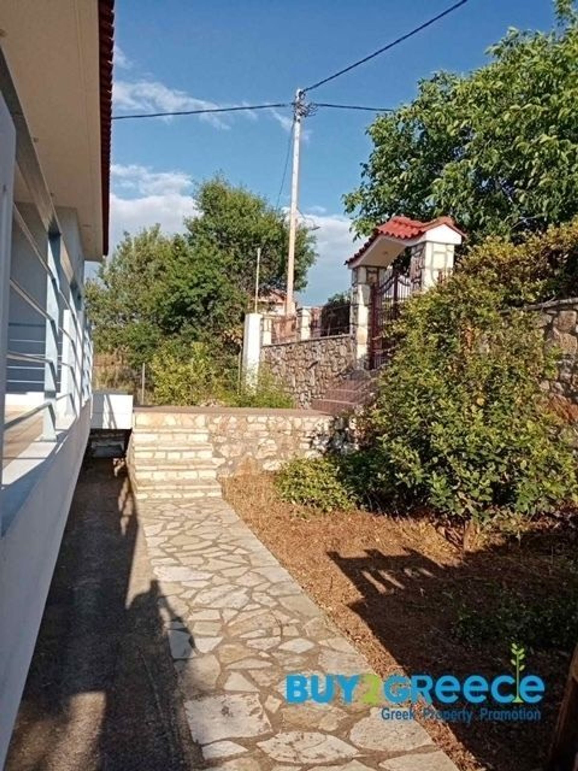 House in Sparto,  10882533