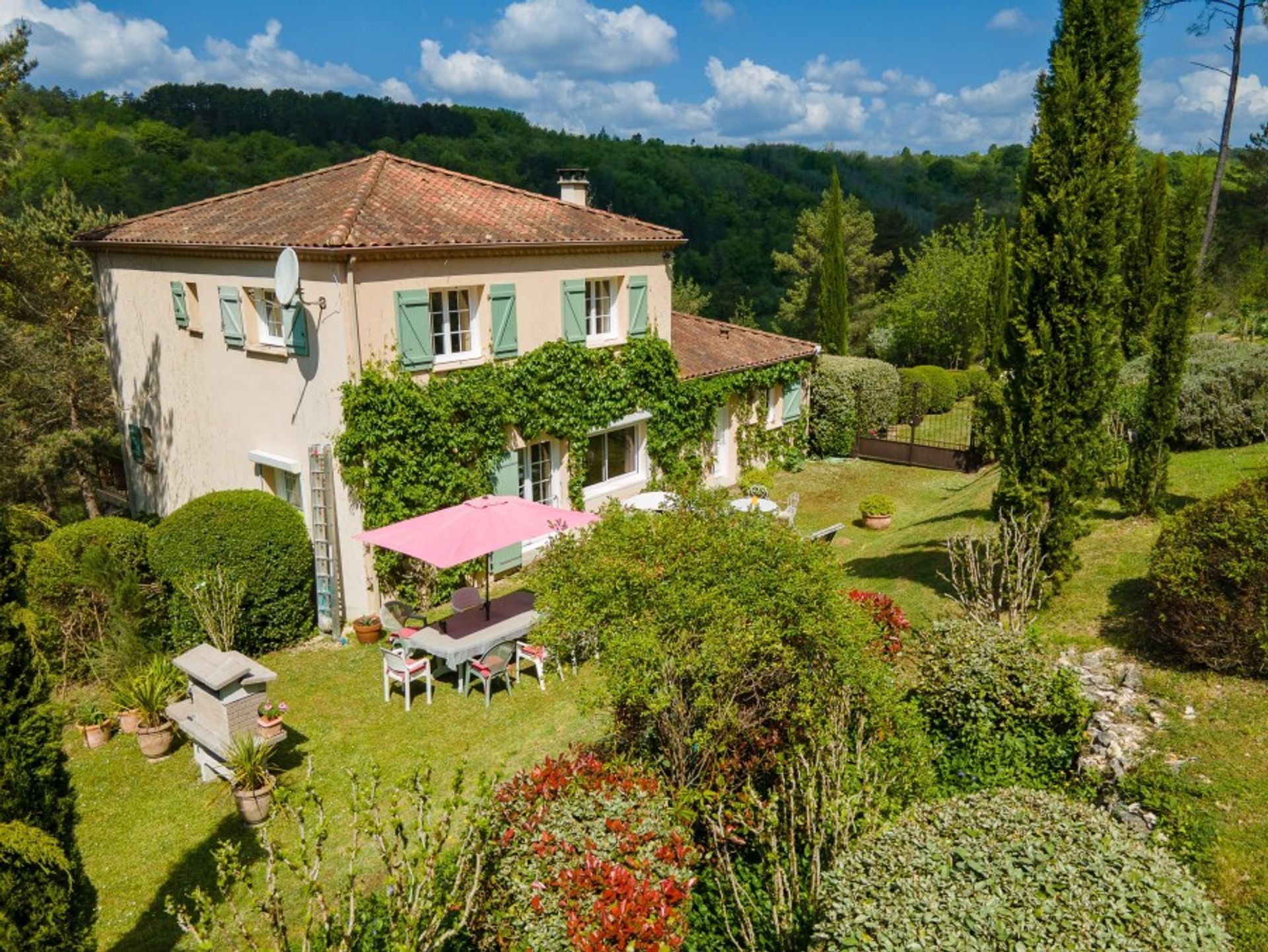 casa no Rouffignac-Saint-Cernin-de-Reilhac, Nouvelle-Aquitaine 10883681