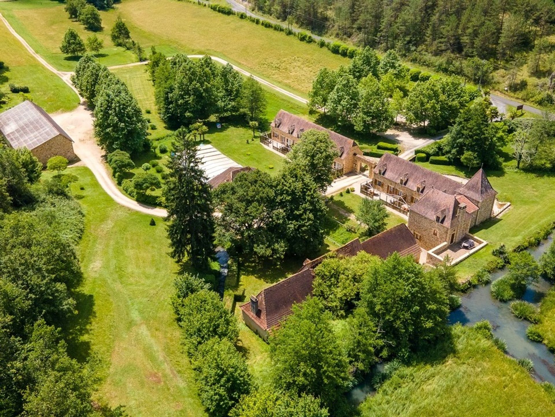 Rumah di Rouffignac-Saint-Cernin-de-Reilhac, Nouvelle-Aquitaine 10883949