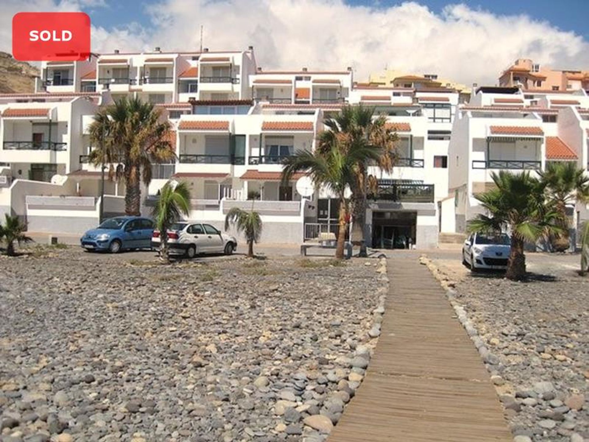 Condominium in Arico el Nuevo, Canarische eilanden 10884343