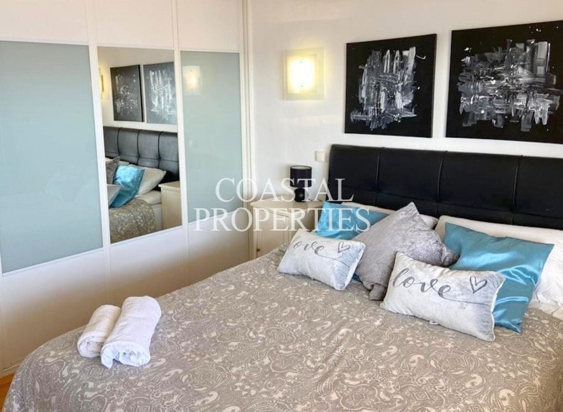 Condominium in Calvia, De Balearen 10885372