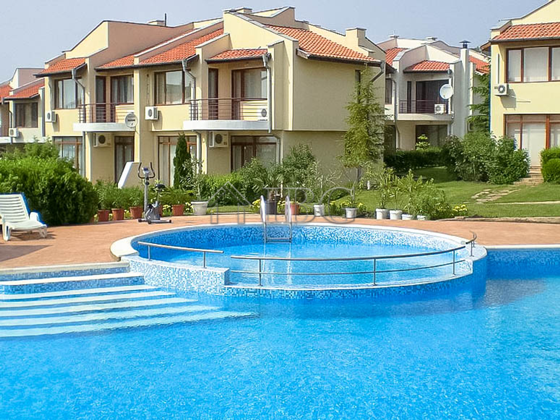 rumah dalam Sunny Beach, Burgas 10887618