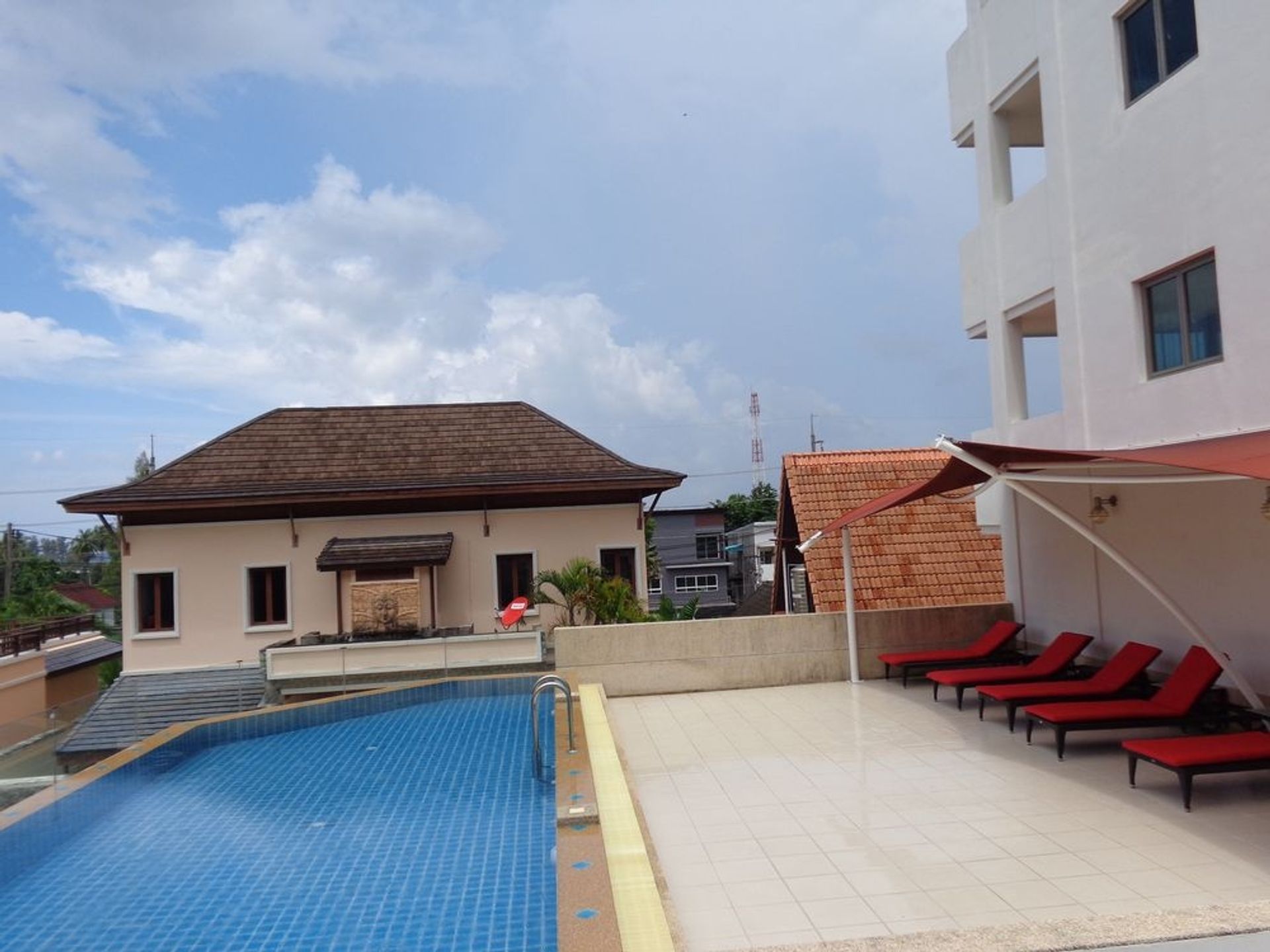 Condominium in Tambon Choeng Thale, Chang Wat Phuket 10887822