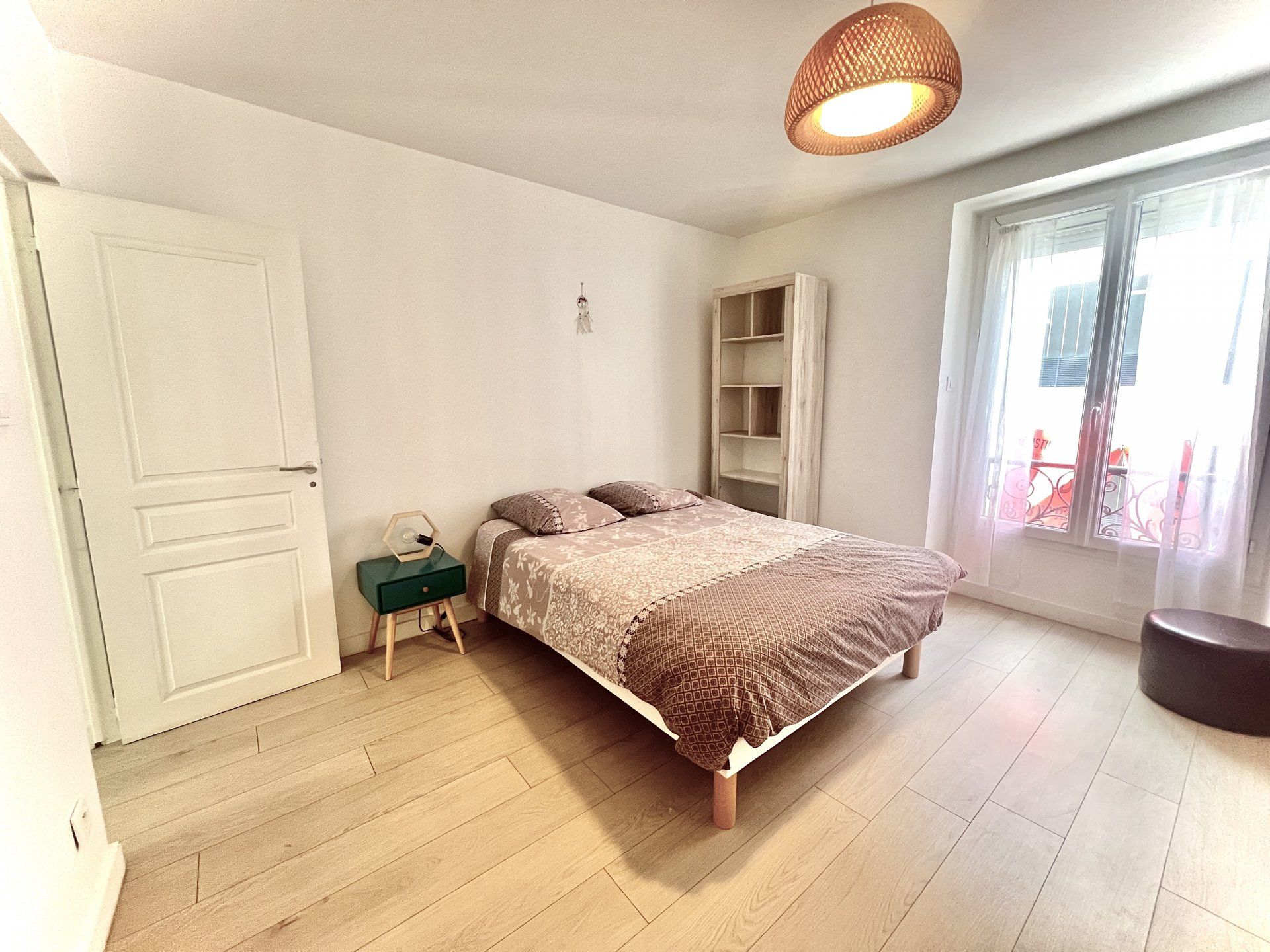 Condominium in Saint-Ouen, Ile-de-France 10889379