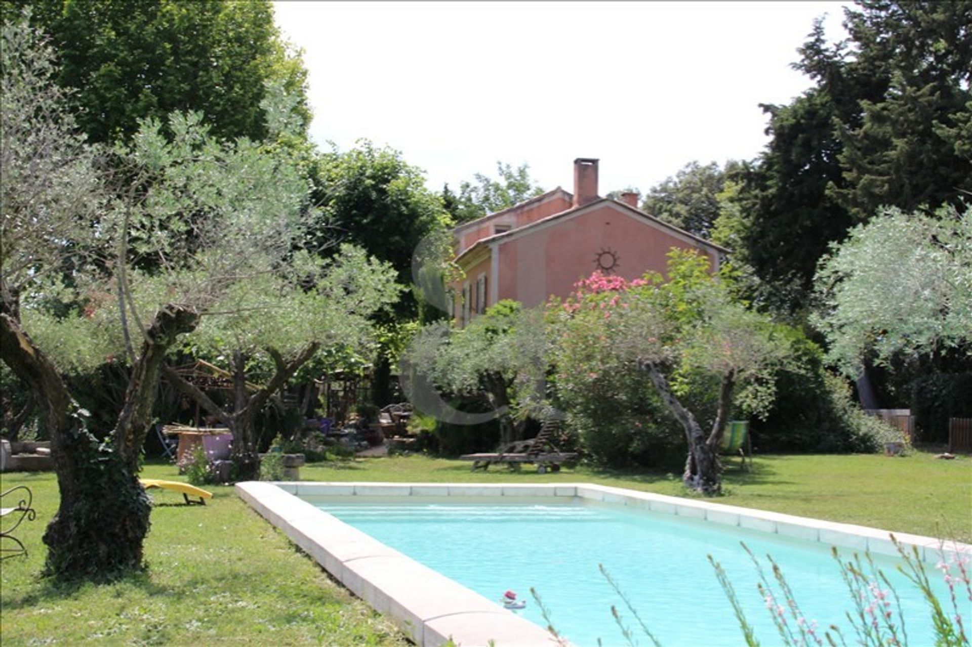 House in Pernes-les-Fontaines, Provence-Alpes-Cote d'Azur 10889909