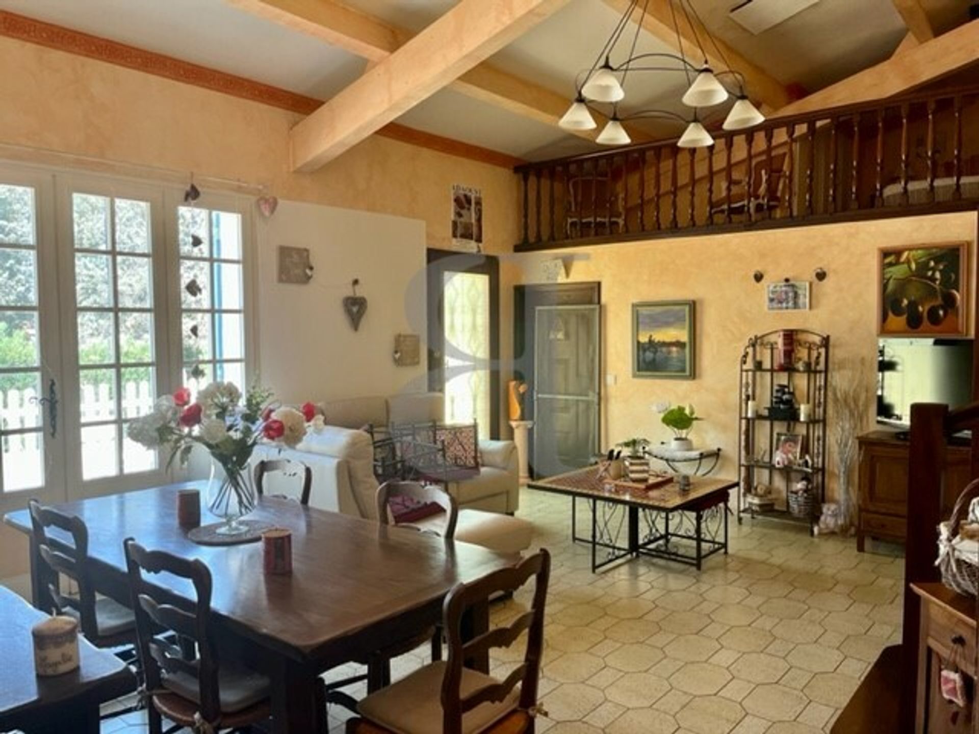 House in Tarascon, Provence-Alpes-Côte d'Azur 10889977