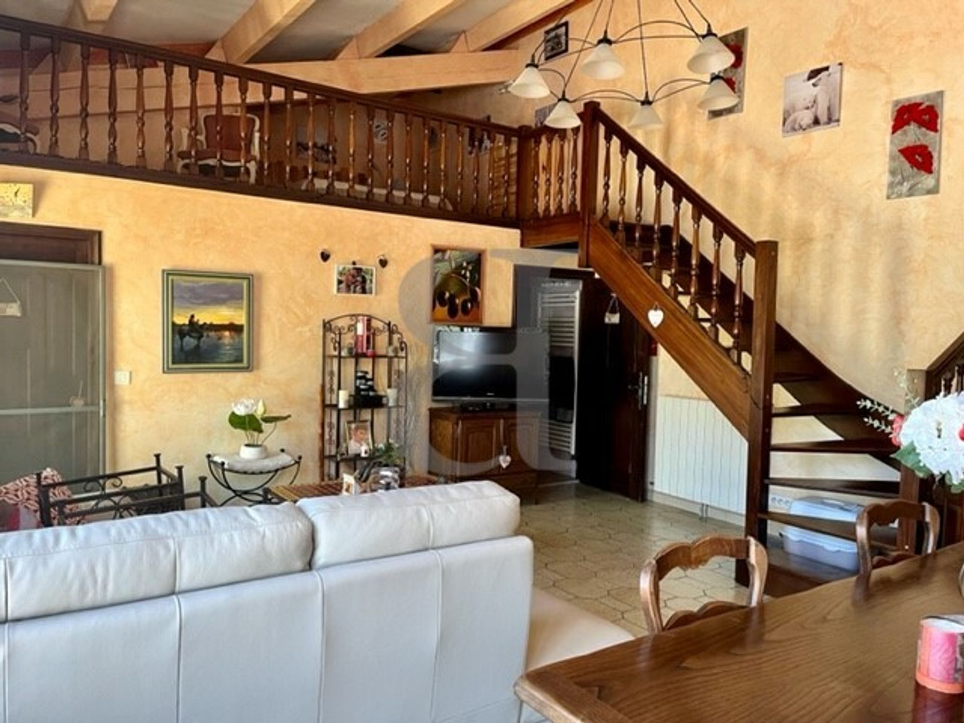 House in Tarascon, Provence-Alpes-Côte d'Azur 10889977