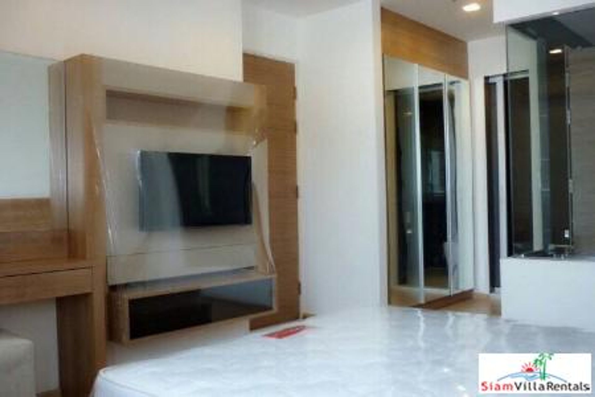 Condominium in Phra Khanong, Krung Thep Maha Nakhon 10890147