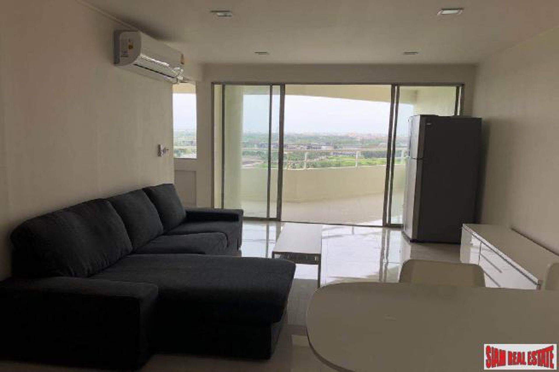 Condominium dans Ban Khlong Samrong, Samut Prakan 10890192