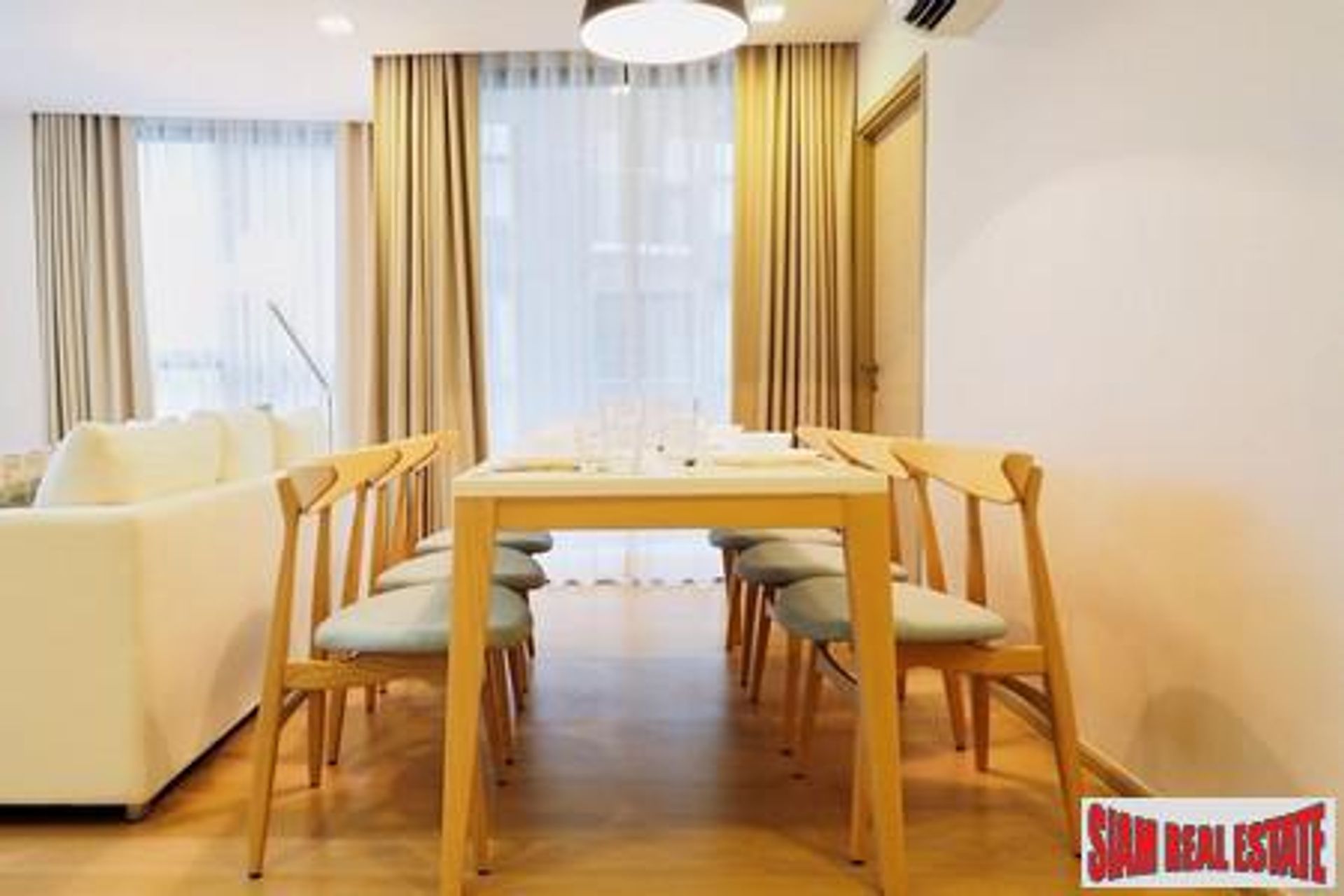 Condominium in Watthana, Krung Thep Maha Nakhon 10890212