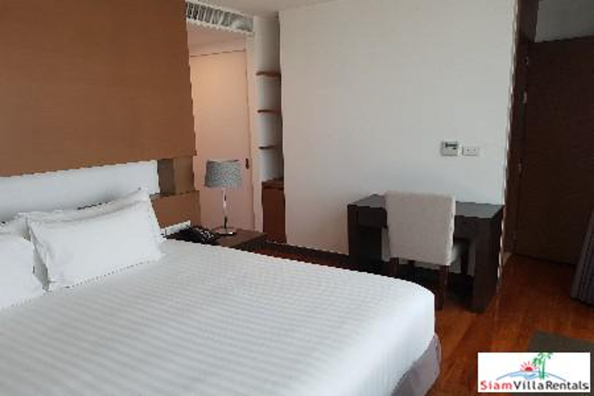 Condominium in Pathum Wan, Krung Thep Maha Nakhon 10890214