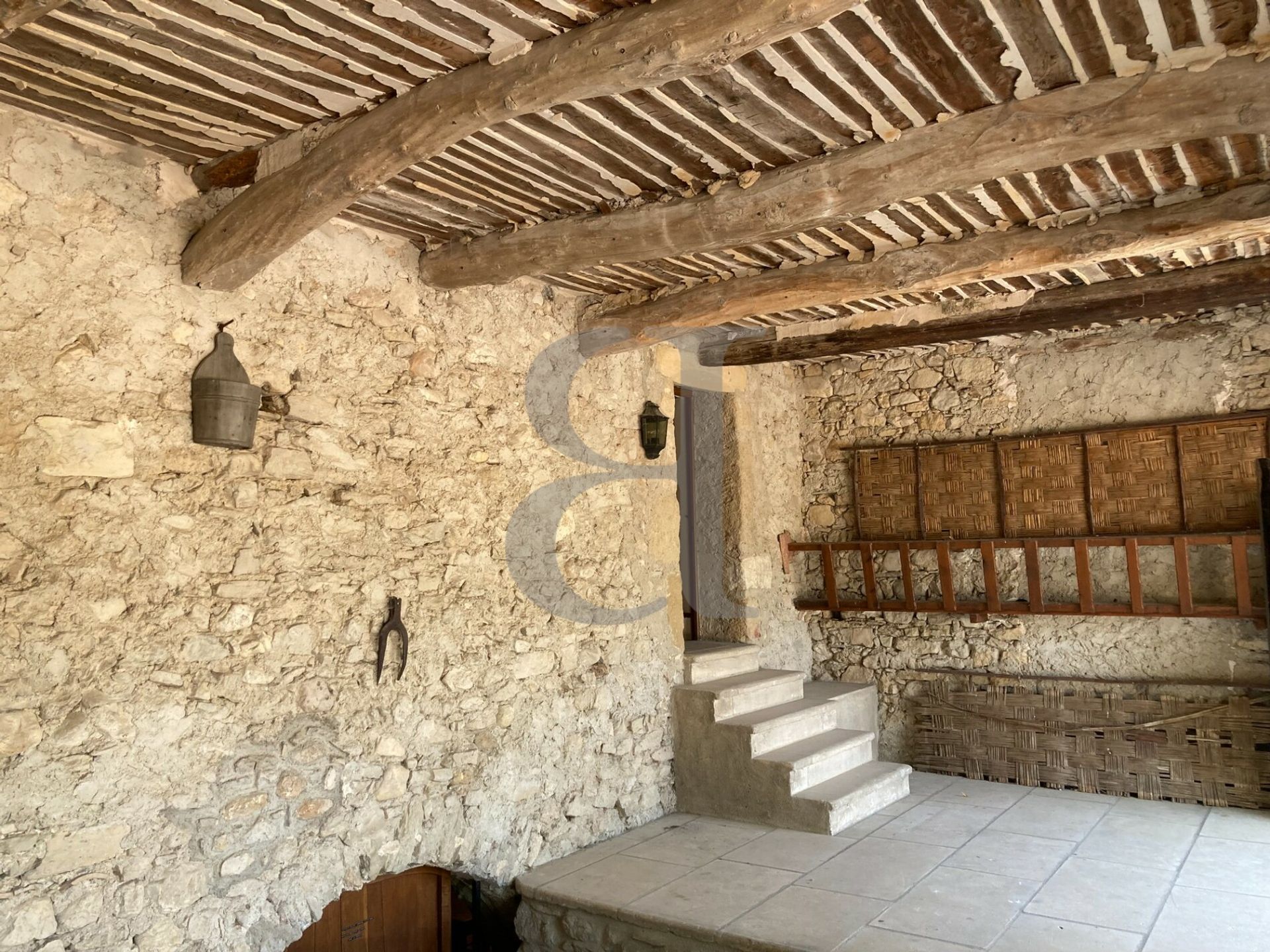 Talo sisään Vaison-la-Romaine, Provence-Alpes-Côte d'Azur 10890341