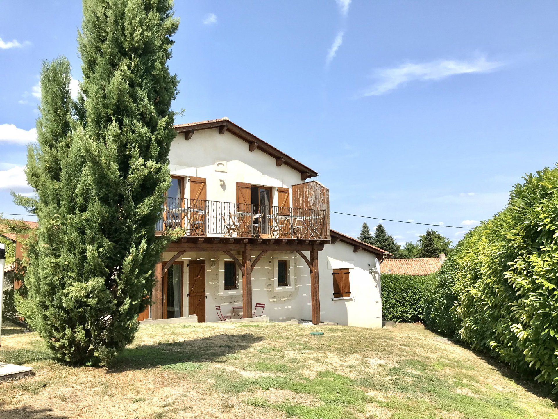 بيت في Aubeterre-sur-Dronne, Nouvelle-Aquitaine 10890354