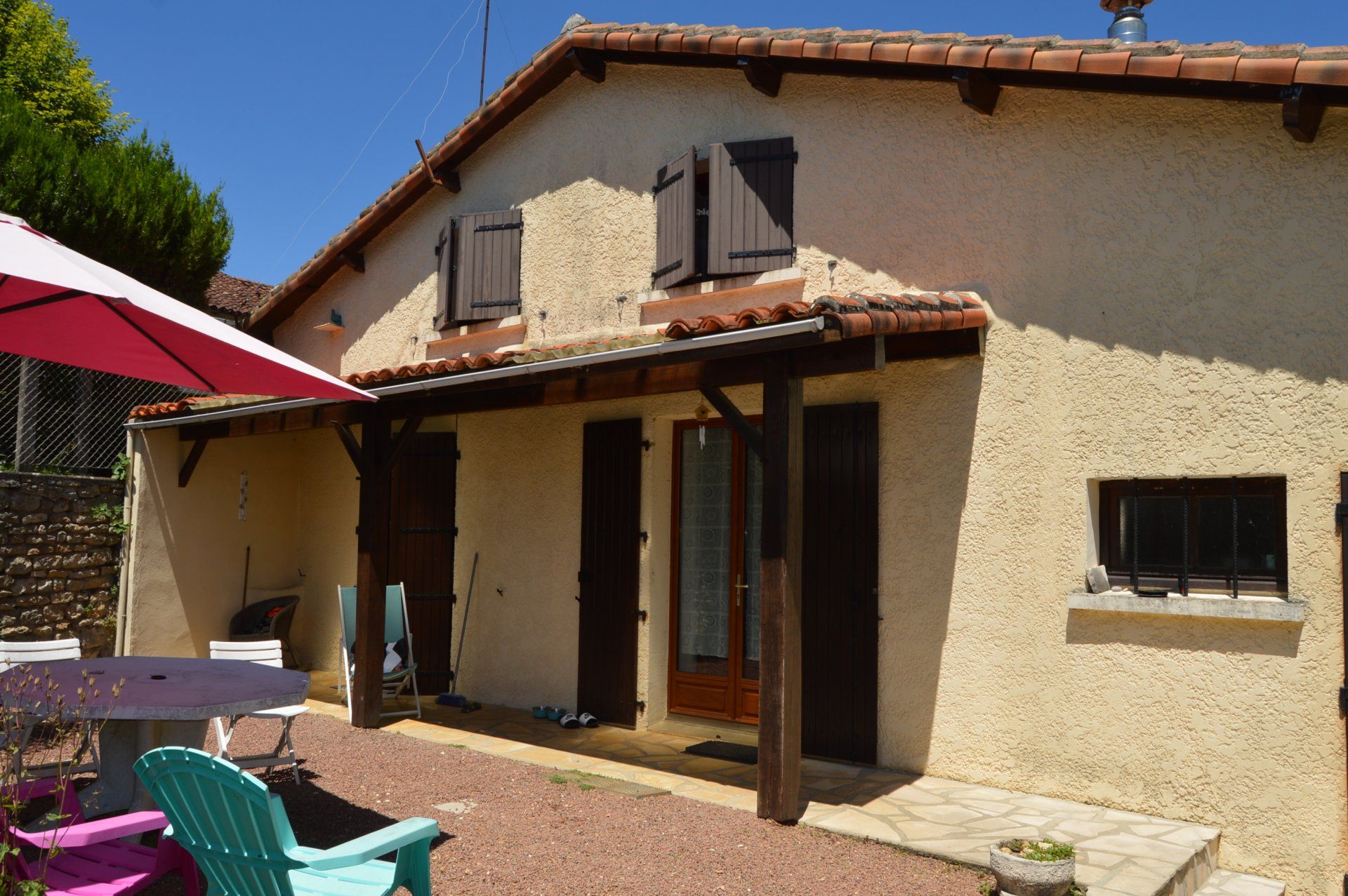 casa en Ruffec, Nouvelle-Aquitaine 10890359