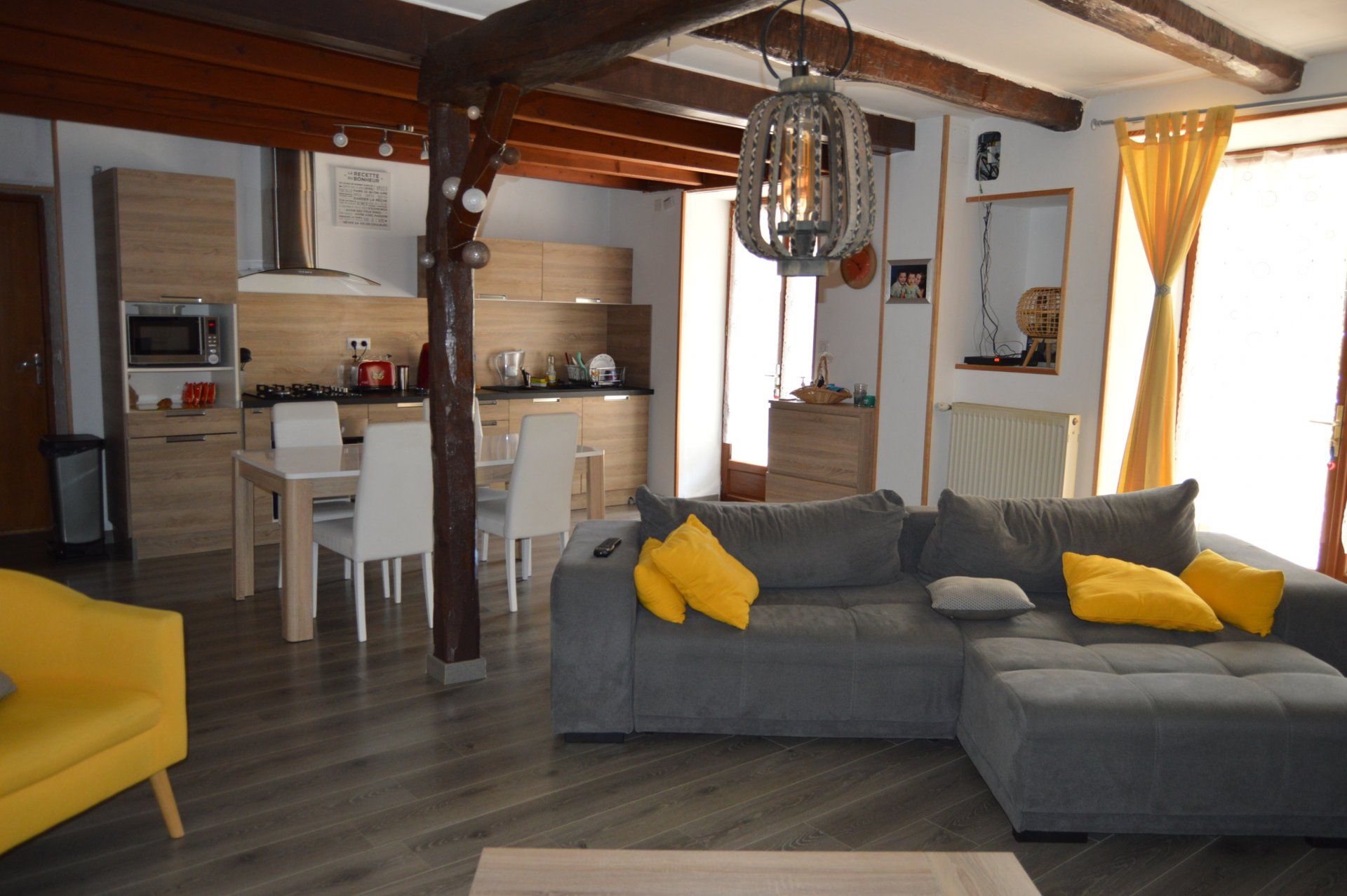 casa en Ruffec, Nouvelle-Aquitaine 10890359