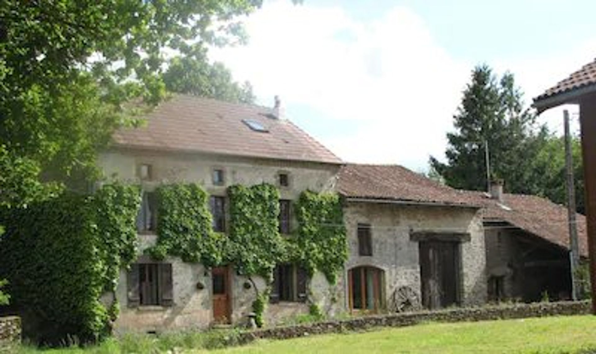 жилой дом в Dompierre-les-Eglises, Nouvelle-Aquitaine 10890389