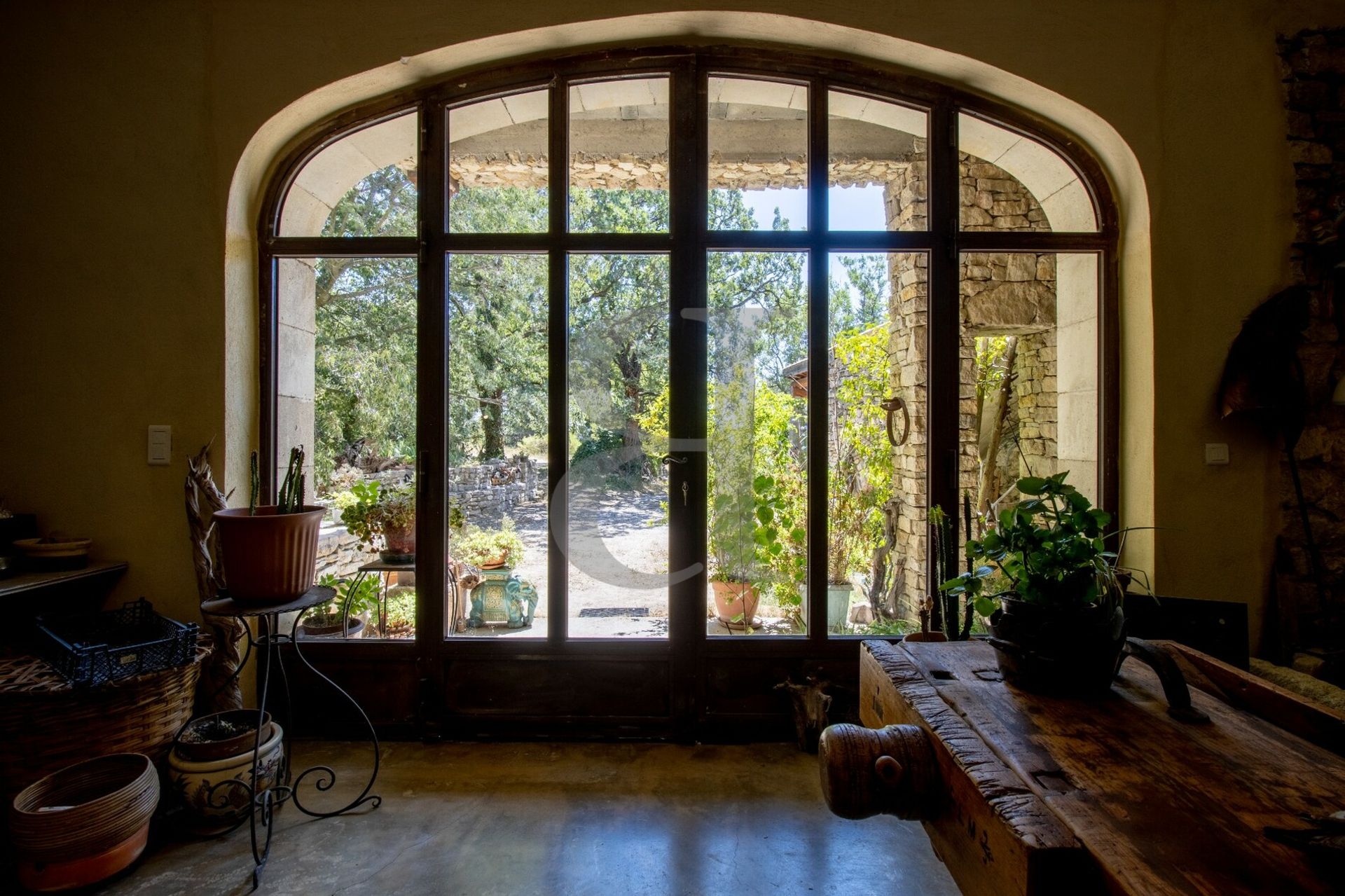 Otro en L'Isle-sur-la-Sorgue, Provence-Alpes-Côte d'Azur 10890404