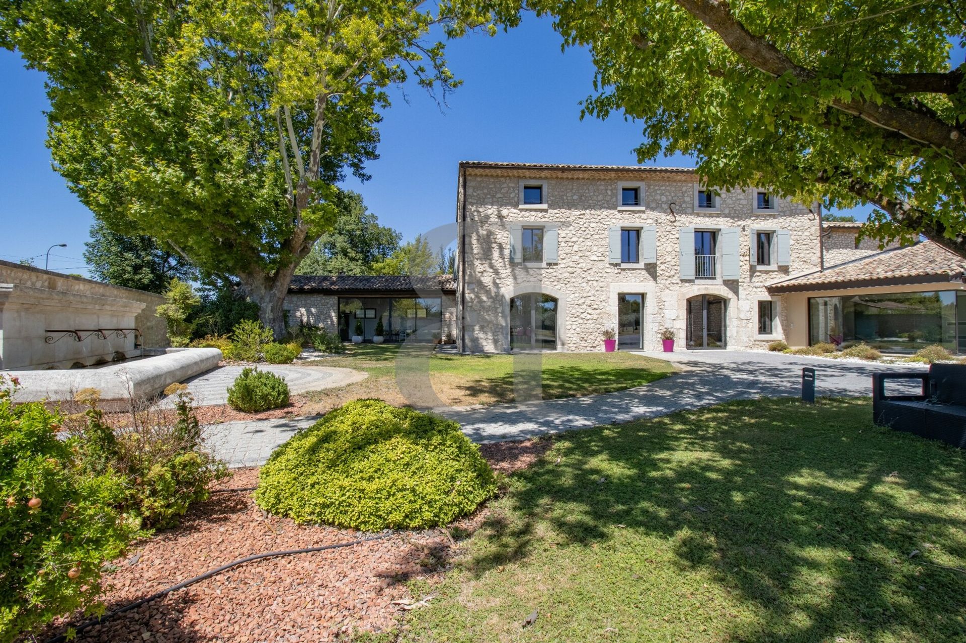 אַחֵר ב L'Isle-sur-la-Sorgue, Provence-Alpes-Cote d'Azur 10890413