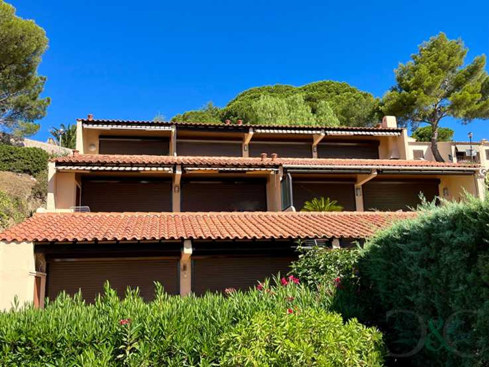 Condominio nel Bormes-les-Mimosas, Provence-Alpes-Côte d'Azur 10890518