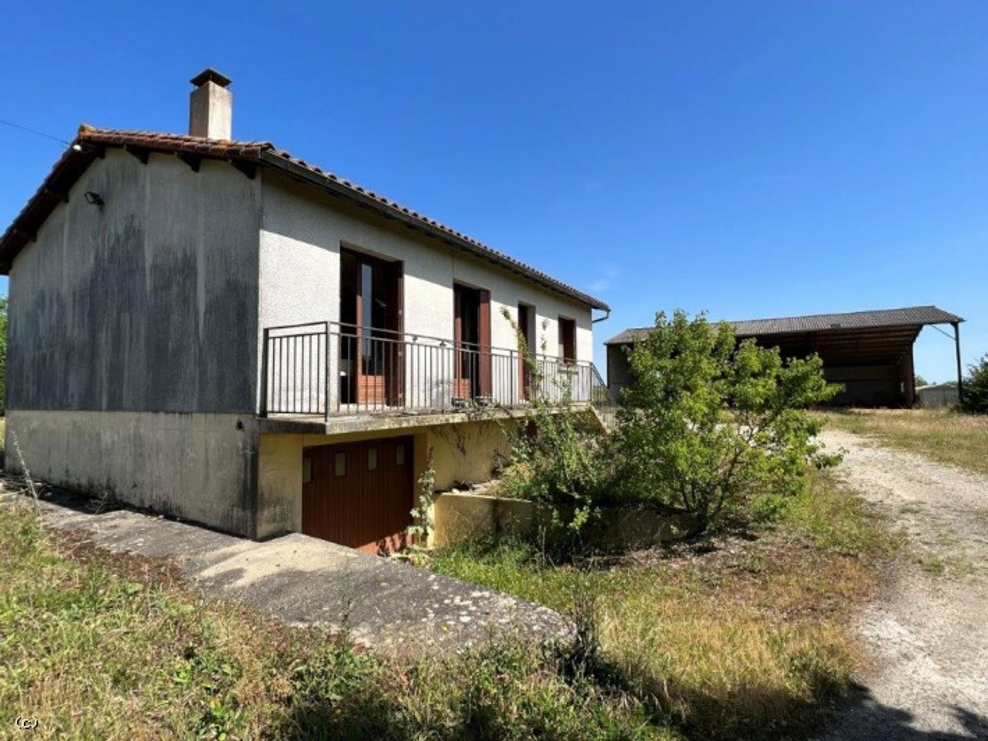 Hus i Ruffec, Nouvelle-Aquitaine 10892380