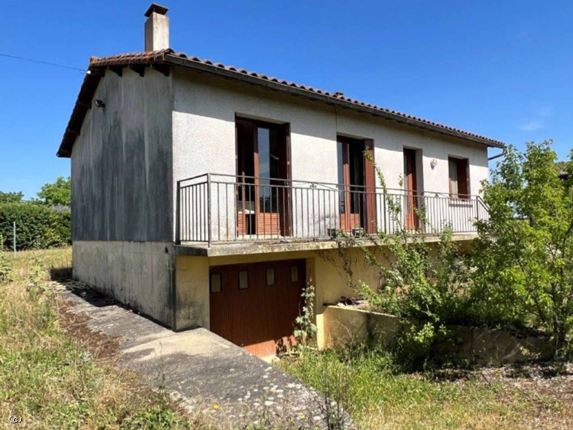 Huis in Ruffec, Nouvelle-Aquitaine 10892380