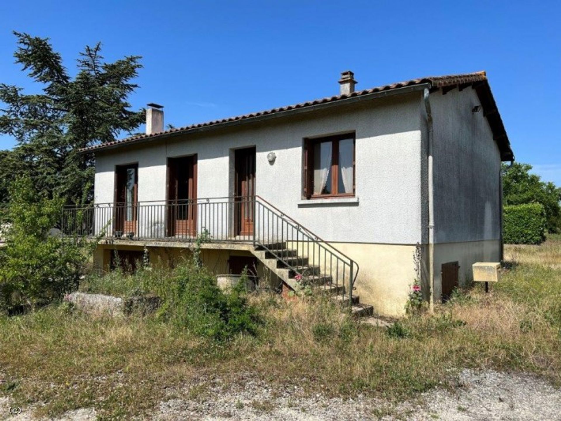 rumah dalam Ruffec, Nouvelle-Aquitaine 10892380