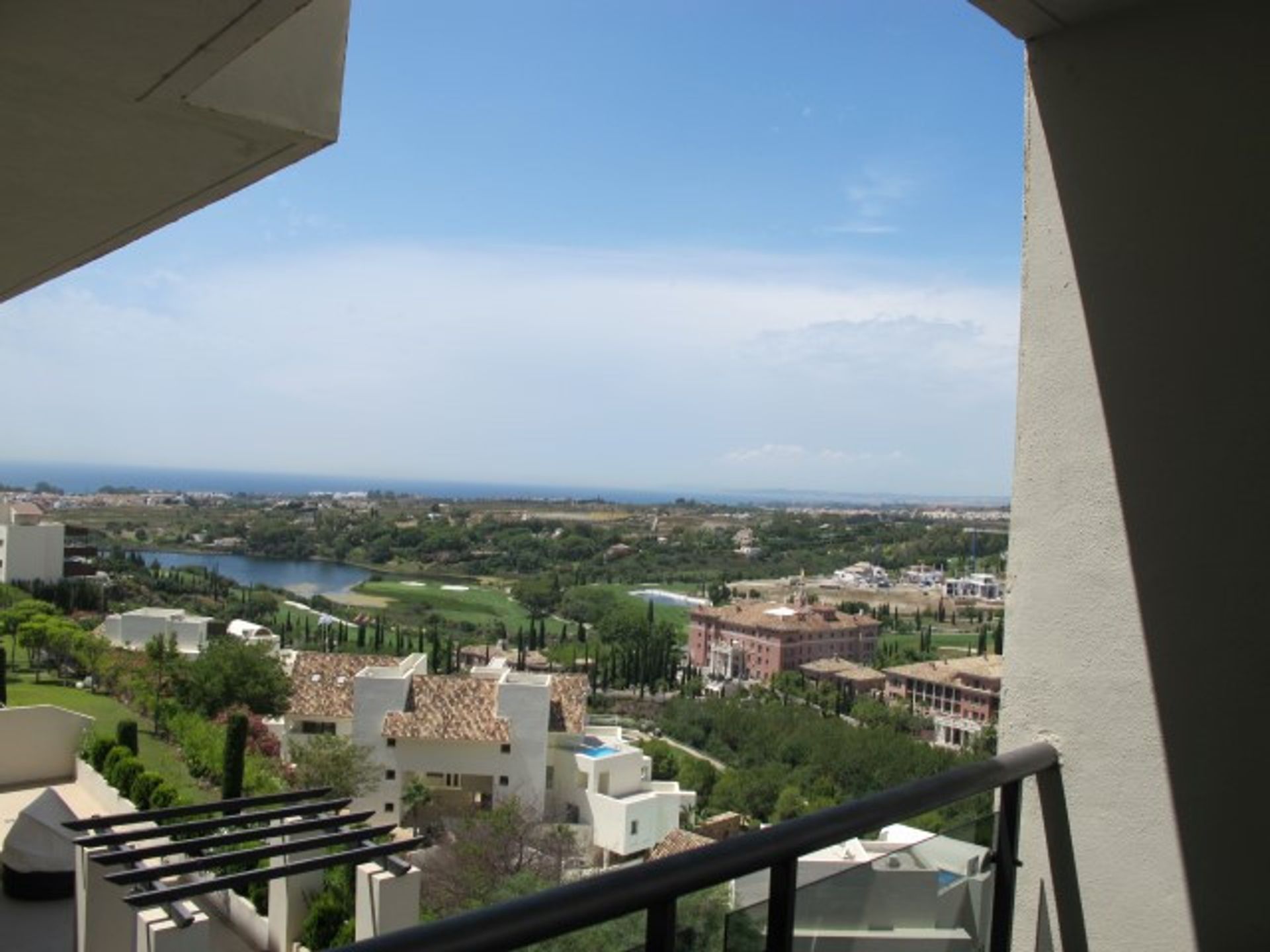 Condominium in Benahavís, Andalucía 10892838