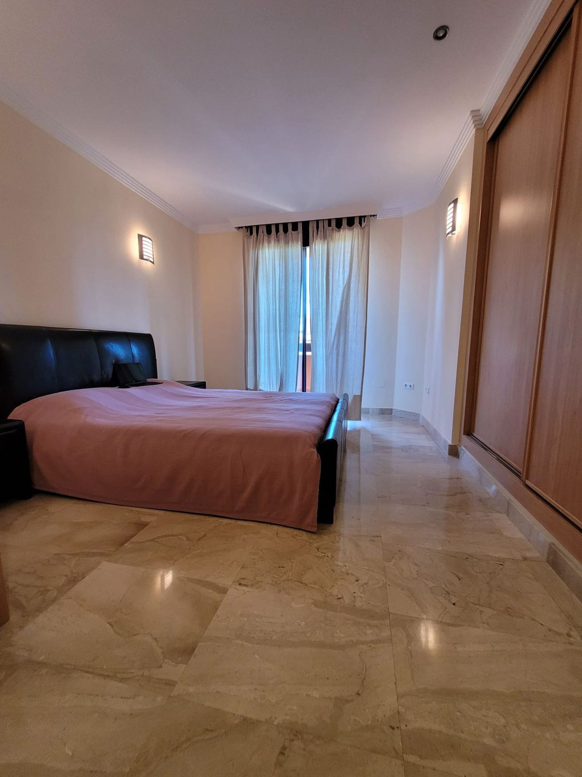 Квартира в Marbella, Andalucía 10893067