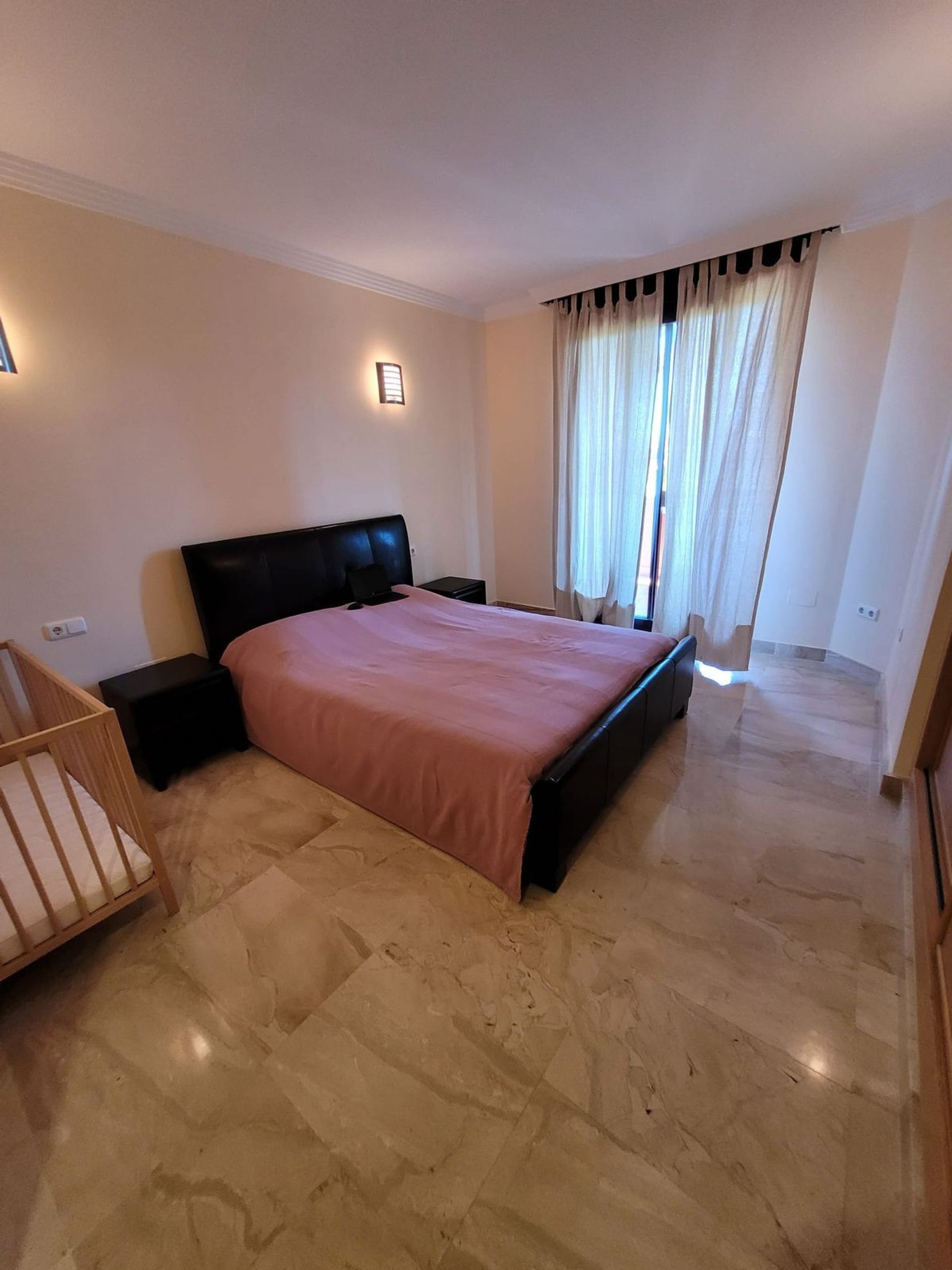 Condominium in Marbella, Andalucía 10893067