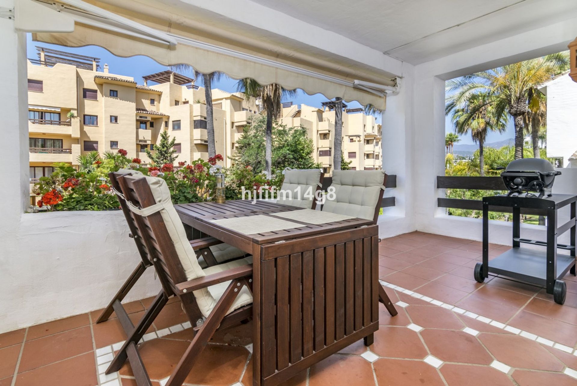 Condominium in Benahavis, Andalusia 10893165