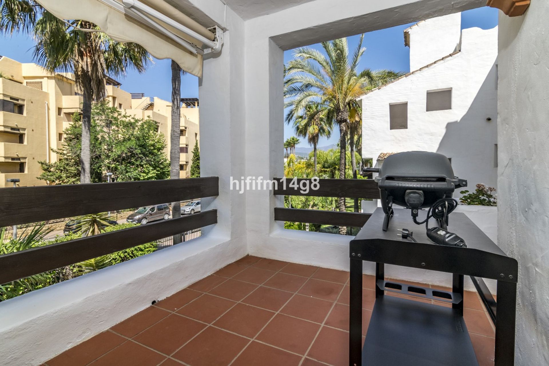 Condominium in Benahavis, Andalusia 10893165