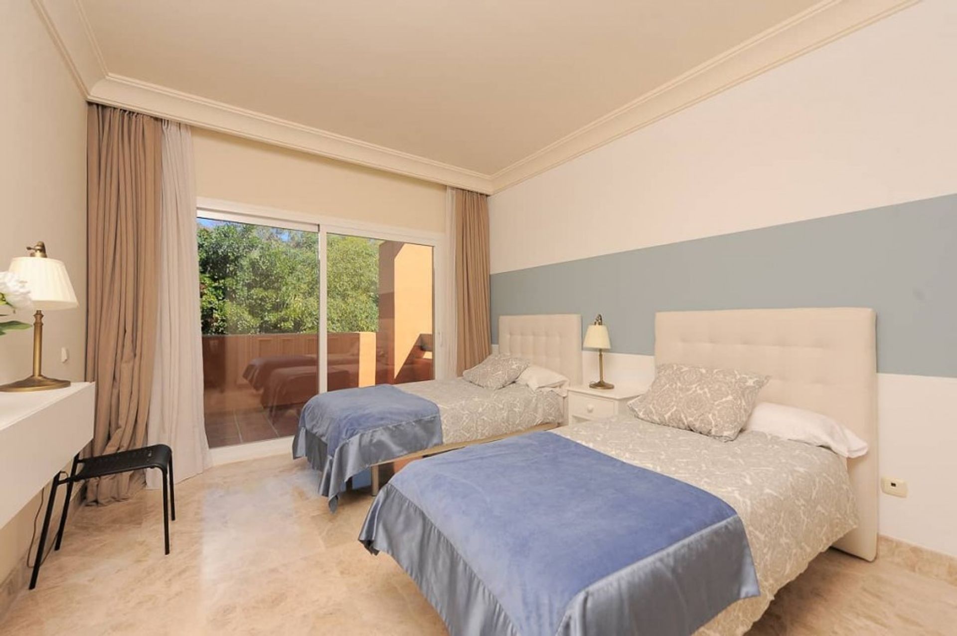 Condominium in Marbella, Andalucía 10893959