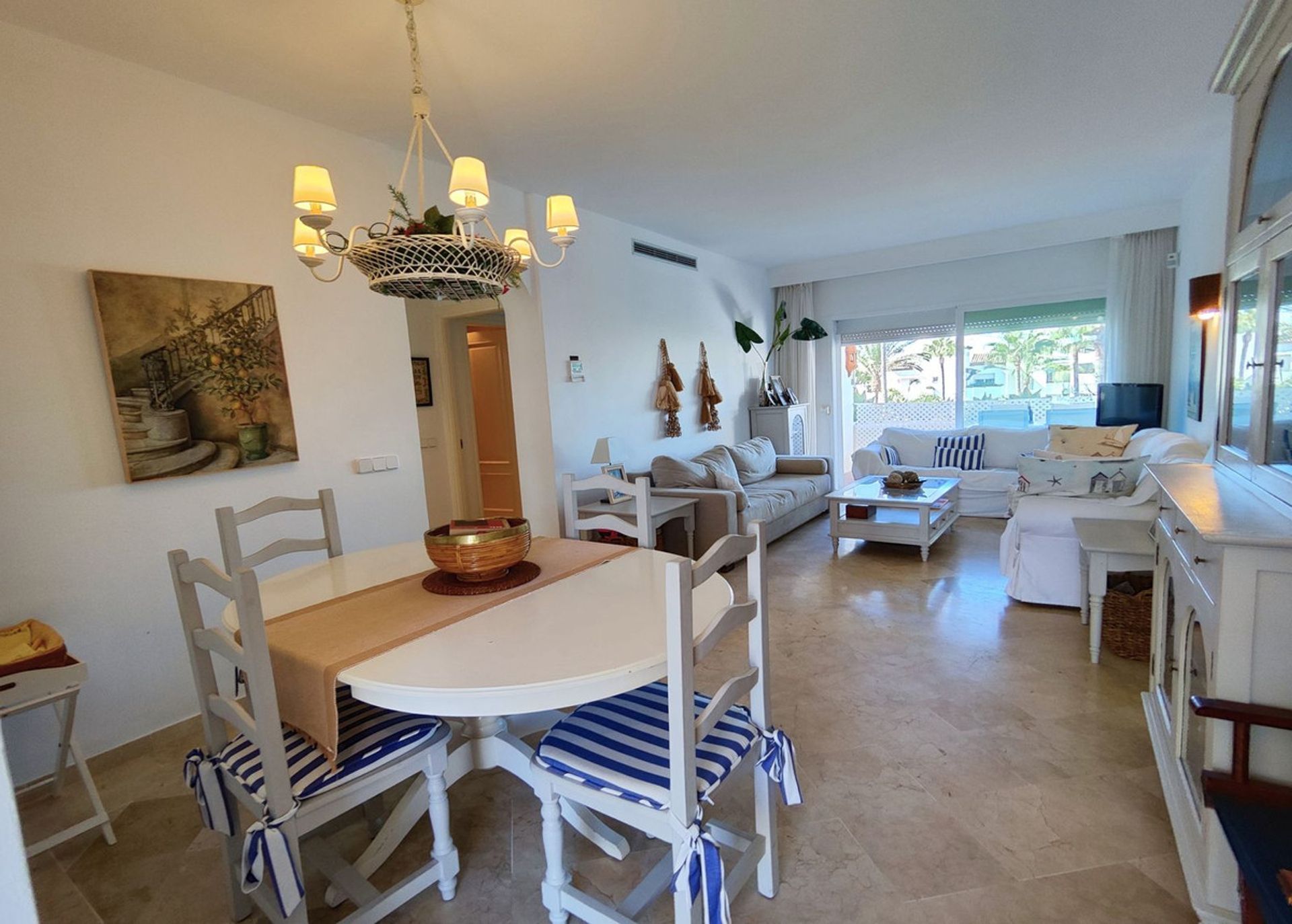 Condominium in Benahavis, Andalusia 10894805