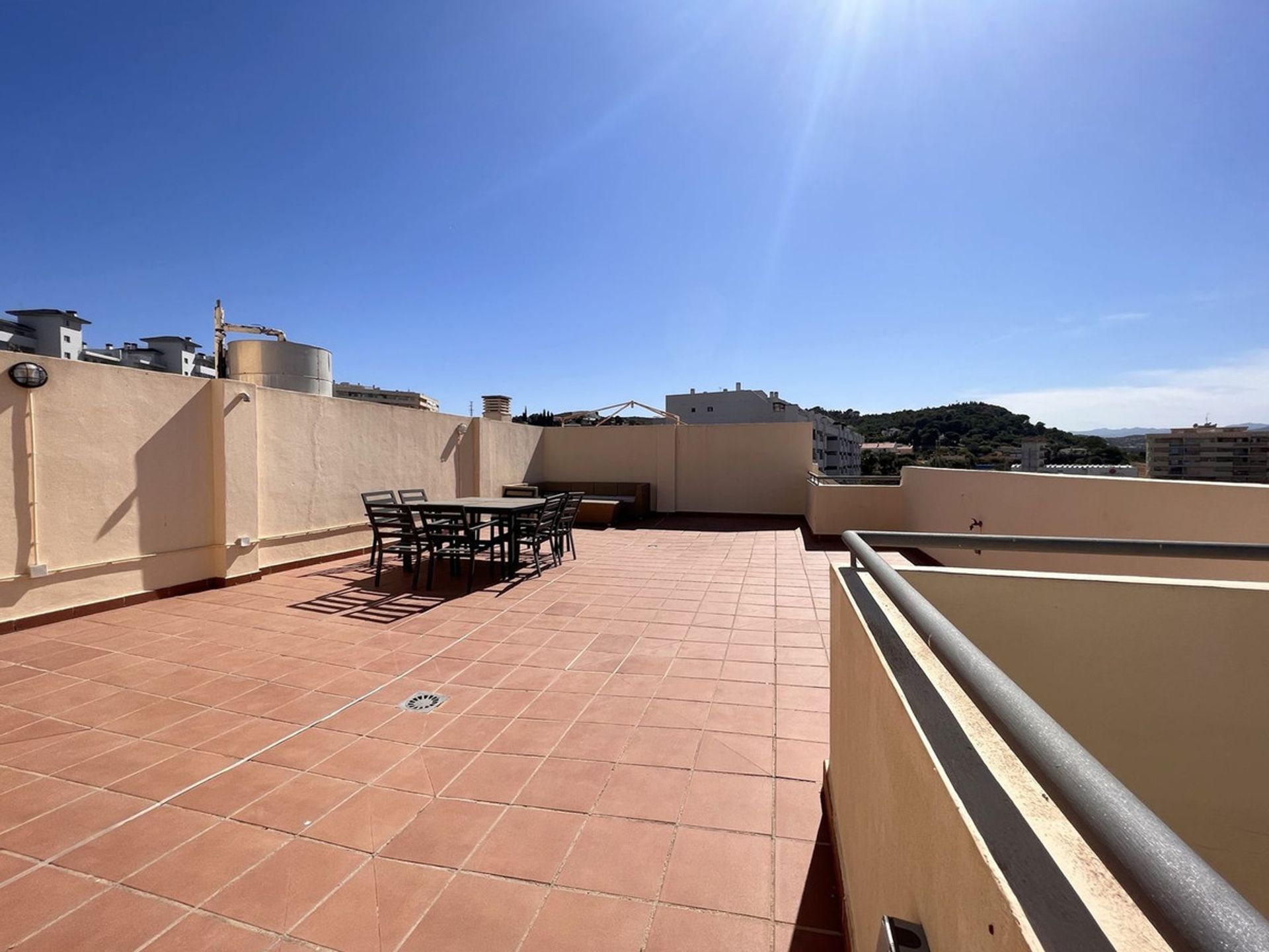 Condominium in Fuengirola, Andalucía 10895000