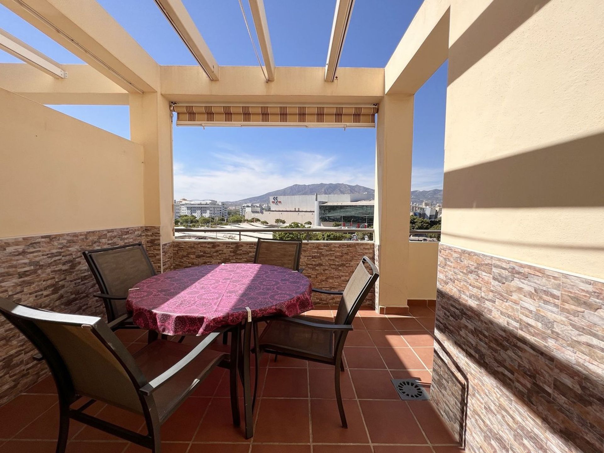 Condominium in Fuengirola, Andalucía 10895000