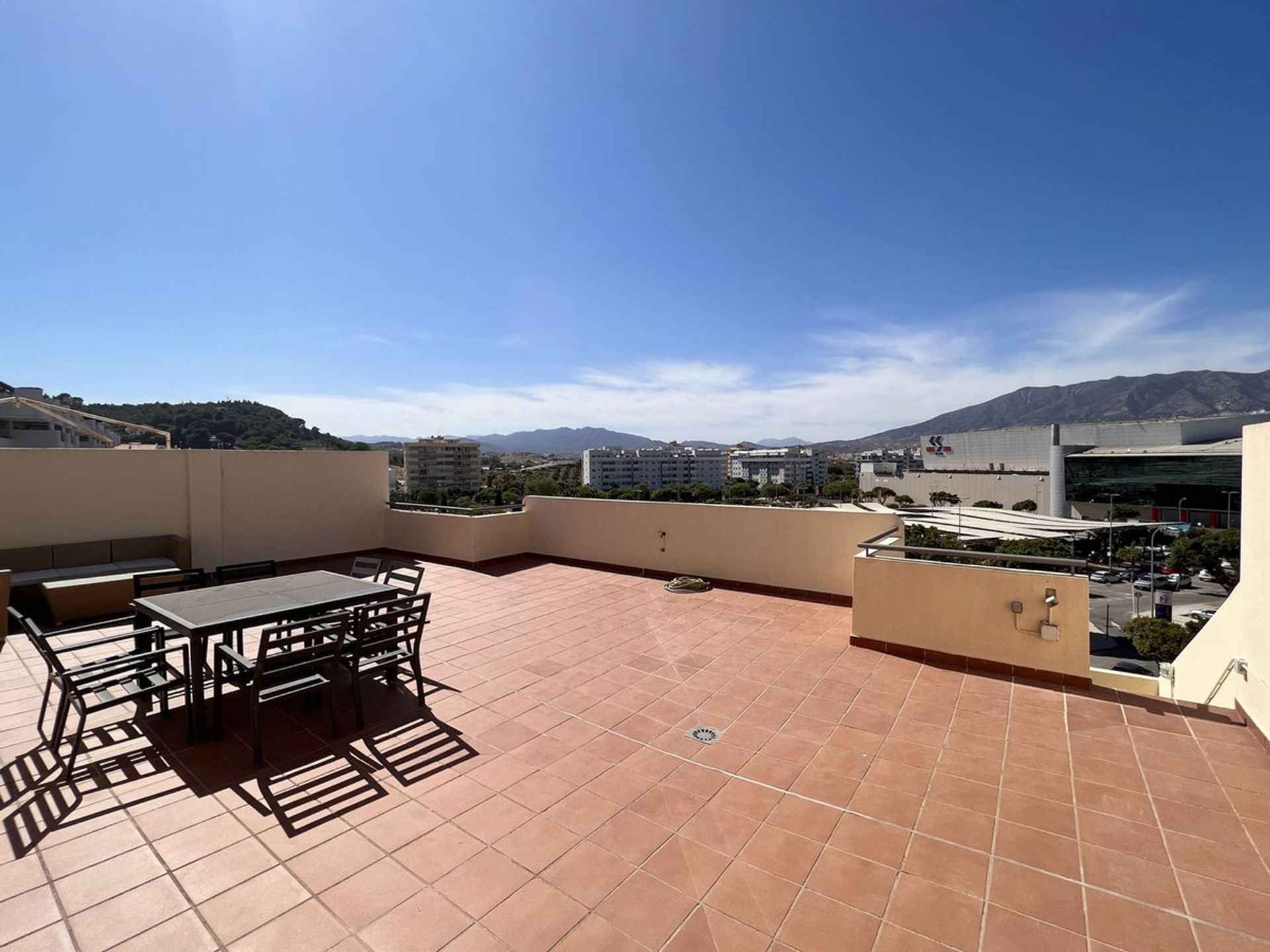 Condominium in Fuengirola, Andalucía 10895000