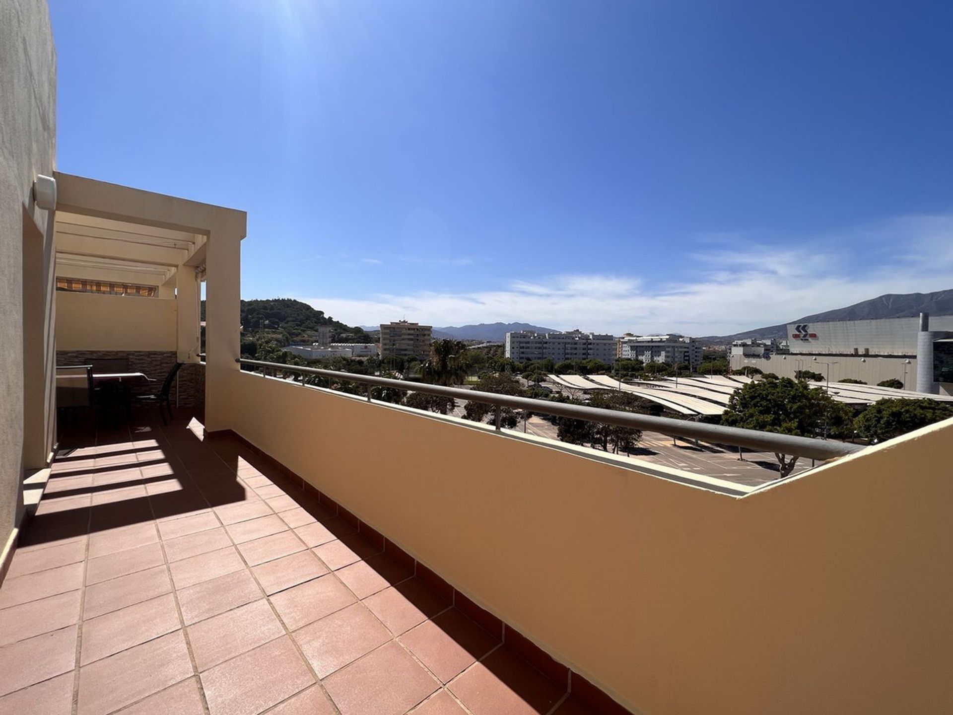 Condominium in Fuengirola, Andalucía 10895000