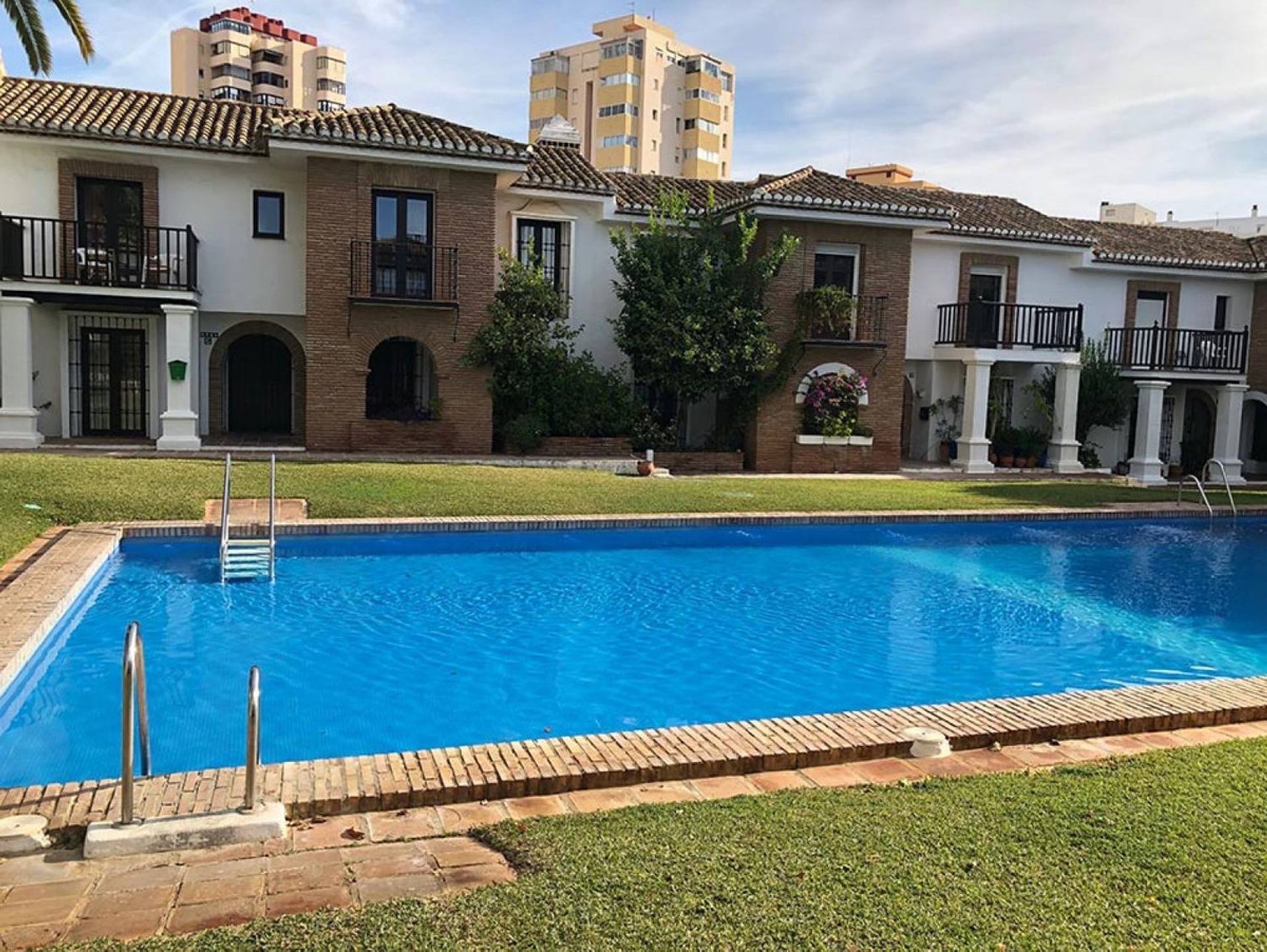 公寓 在 Fuengirola, Andalucía 10895007