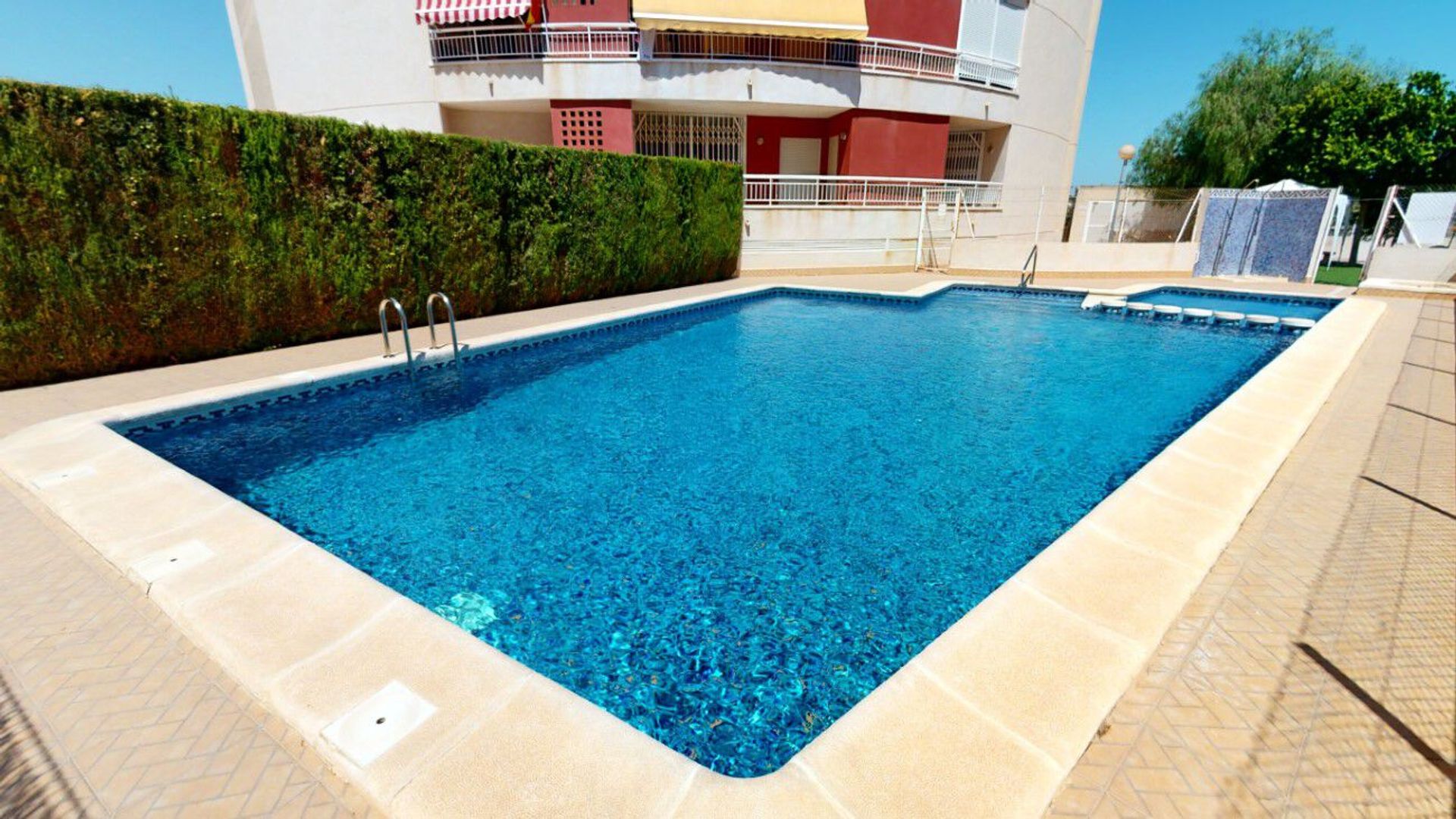 Condominium in Guardamar del Segura, Comunidad Valenciana 10895048