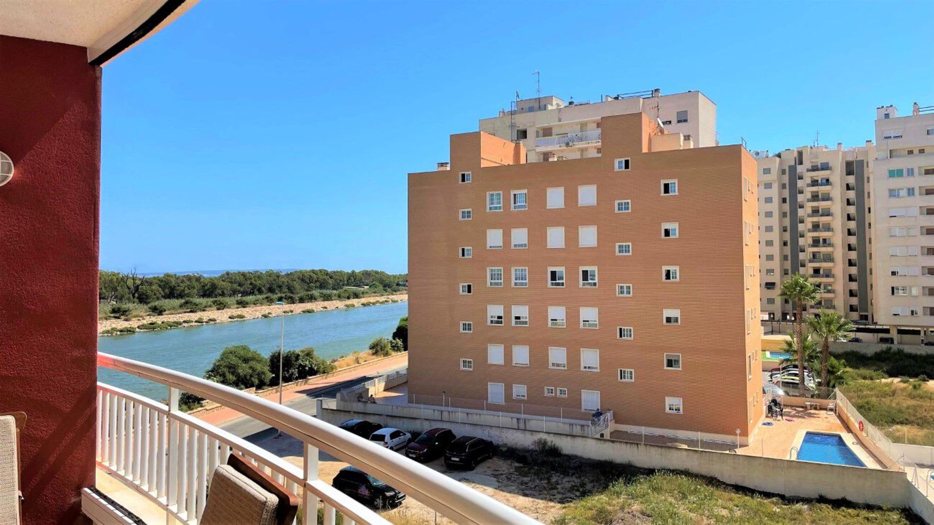 Condominium in Guardamar del Segura, Comunidad Valenciana 10895048