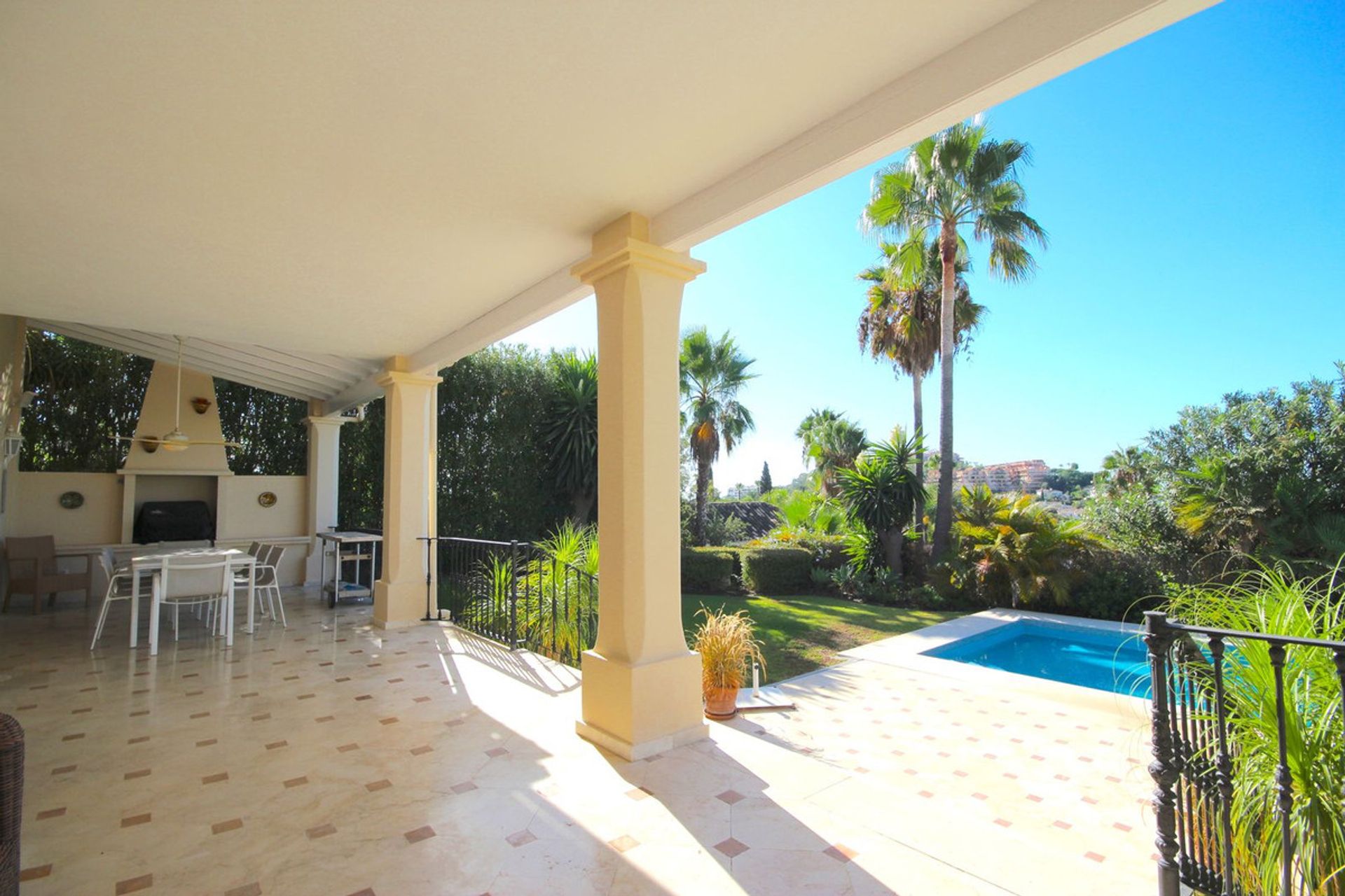 rumah dalam Marbella, Andalucía 10895494