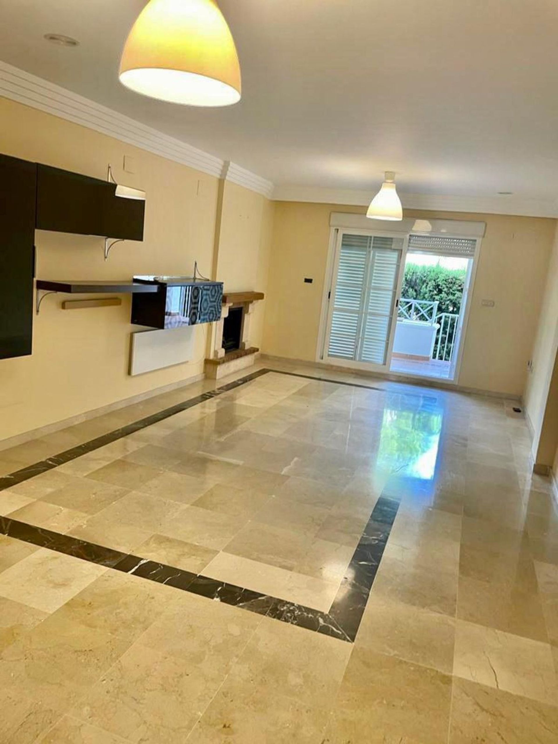 Condominium in Marbella, Andalusia 10895502