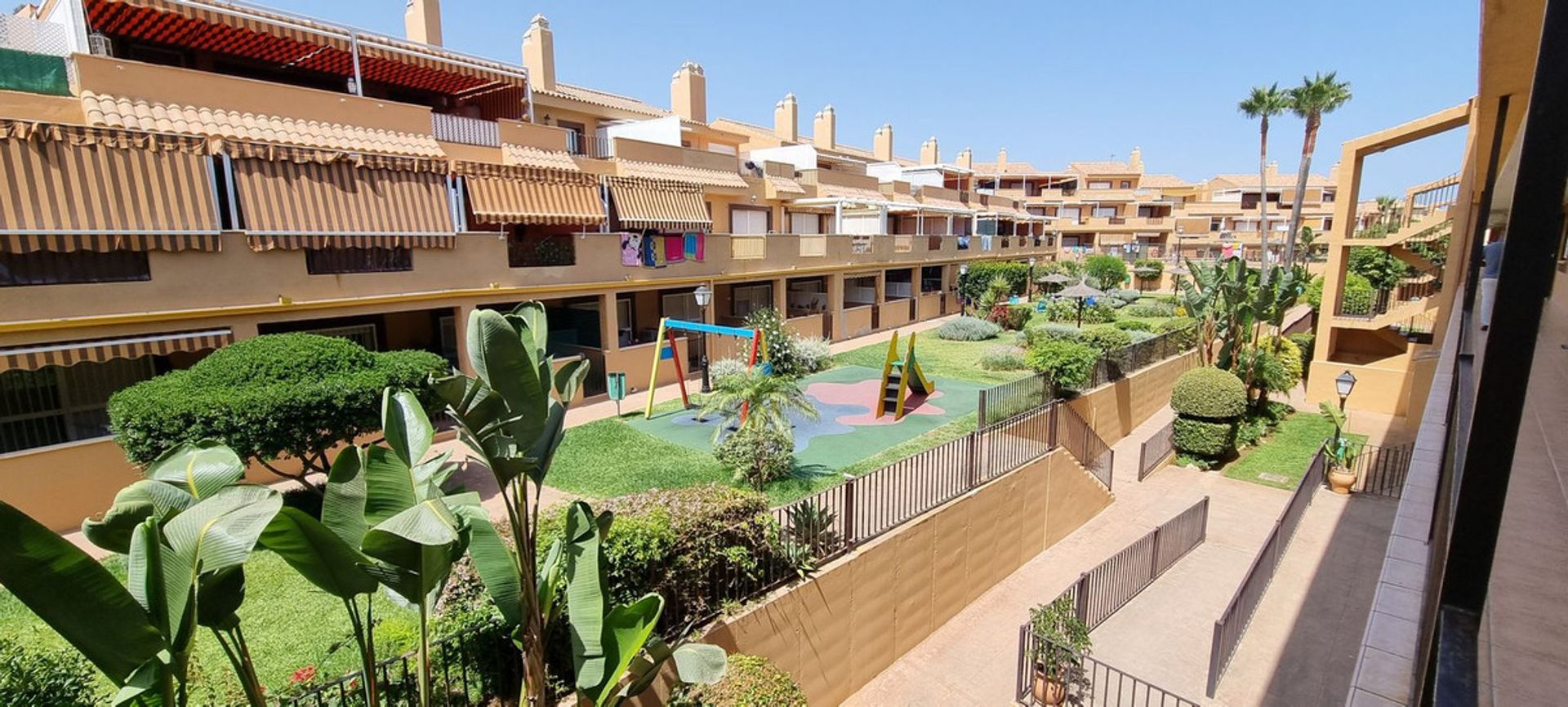 Condominium dans San Luis de Sabinillas, Andalousie 10896124