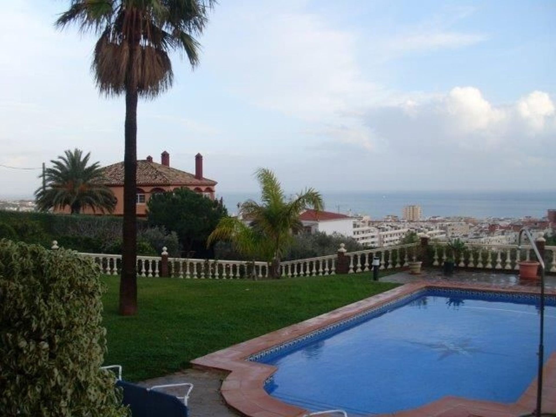 Casa nel Estepona, Andalusia 10897793