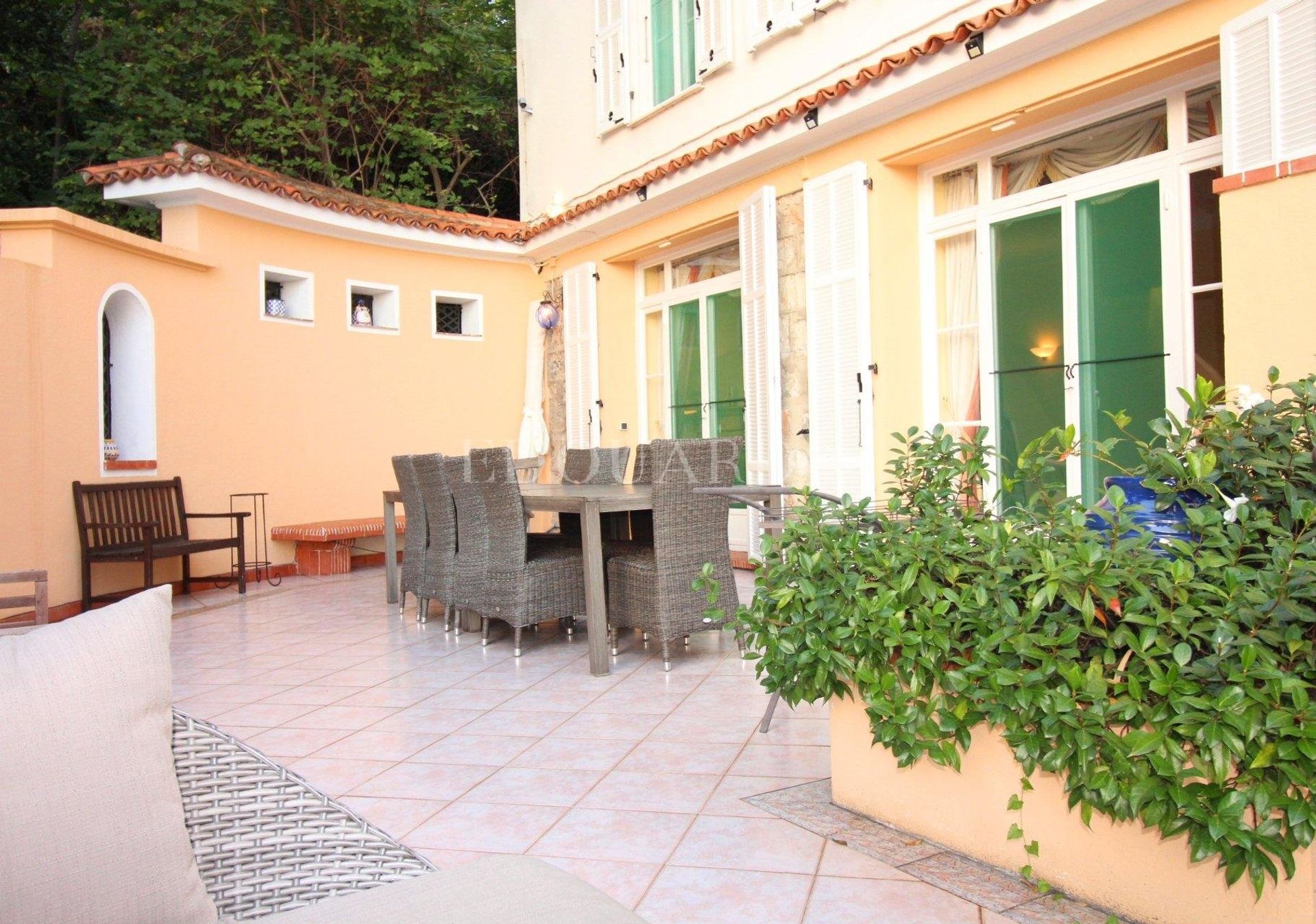 بيت في Roquebrune-Cap-Martin, Provence-Alpes-Côte d'Azur 10898806