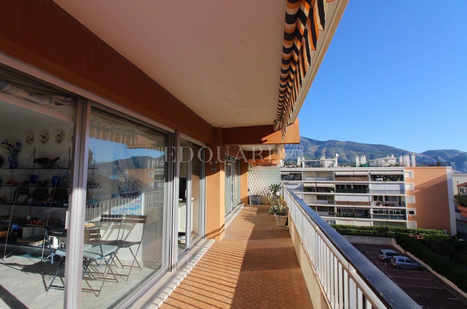 Osakehuoneisto sisään Roquebrune, Provence-Alpes-Cote d'Azur 10898809